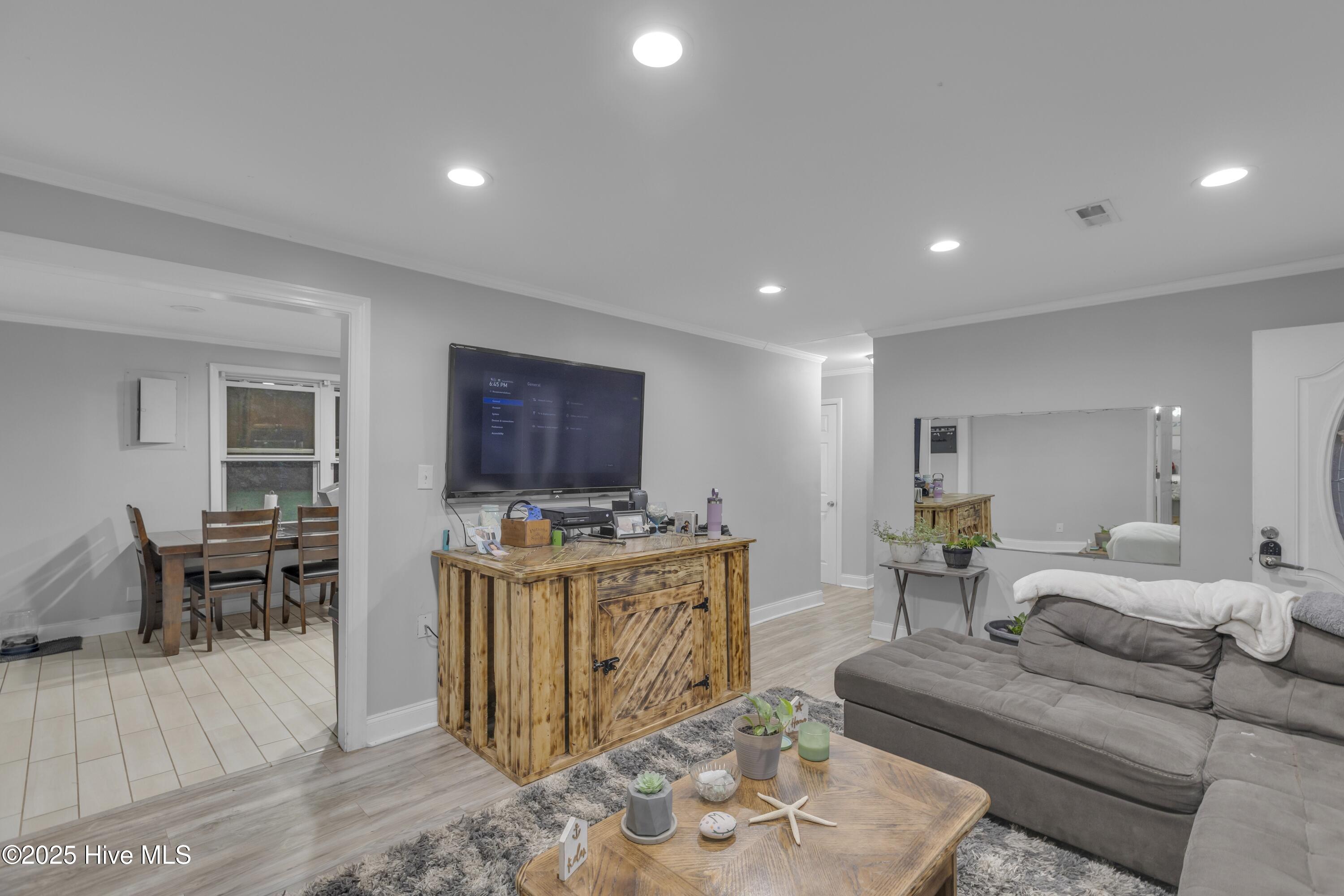 100538970 | Photo 33