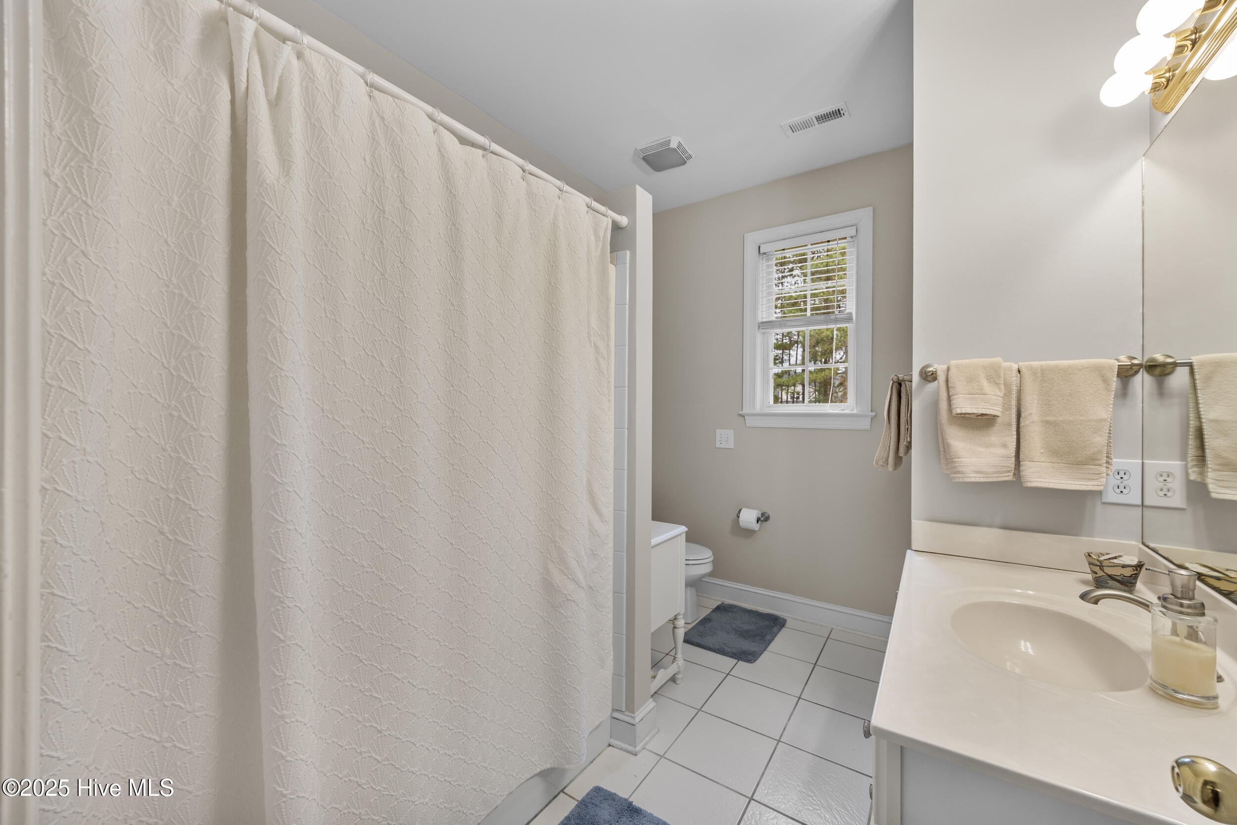 100543890 | Photo 24