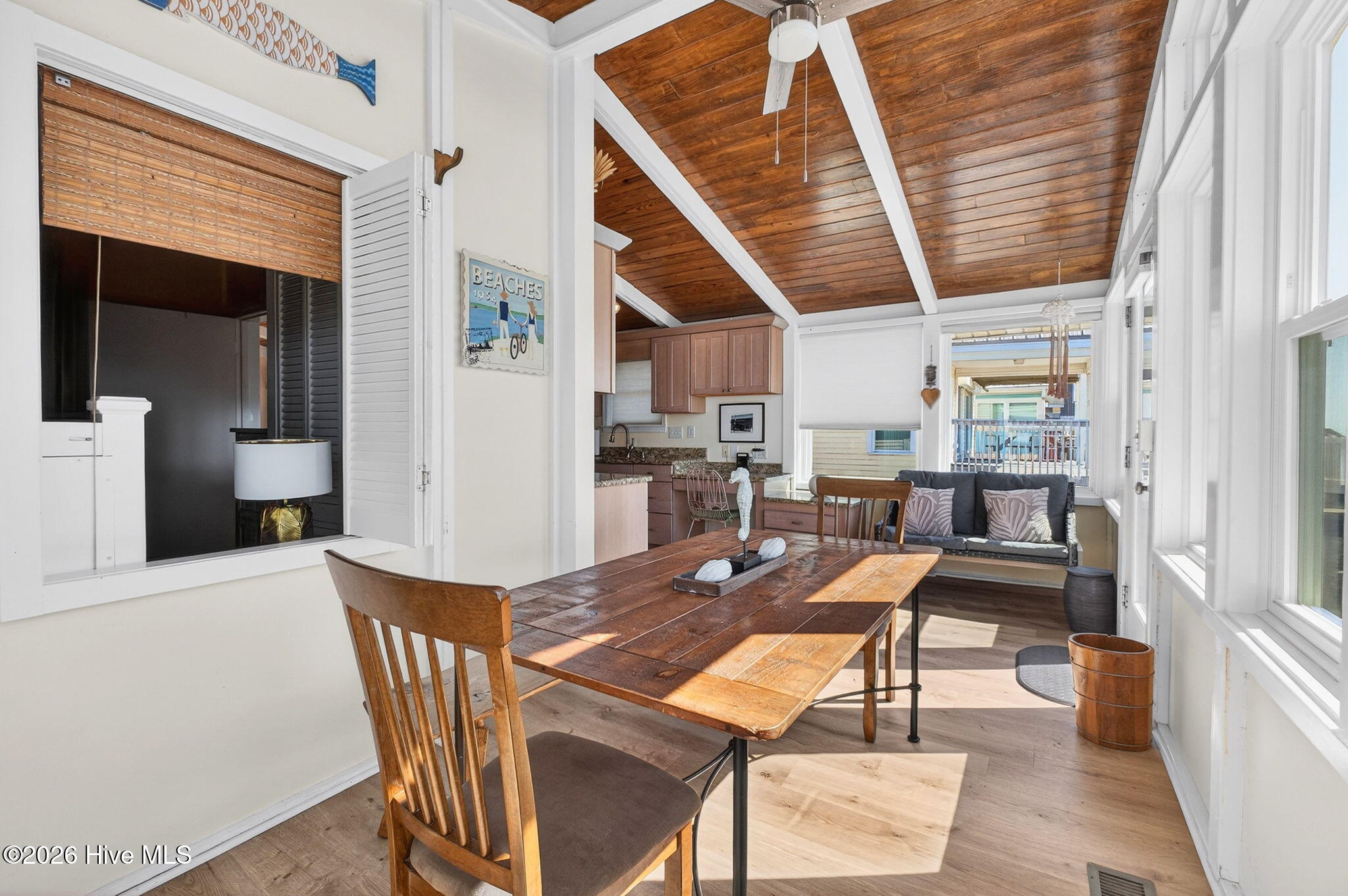 100559967 | Photo 25