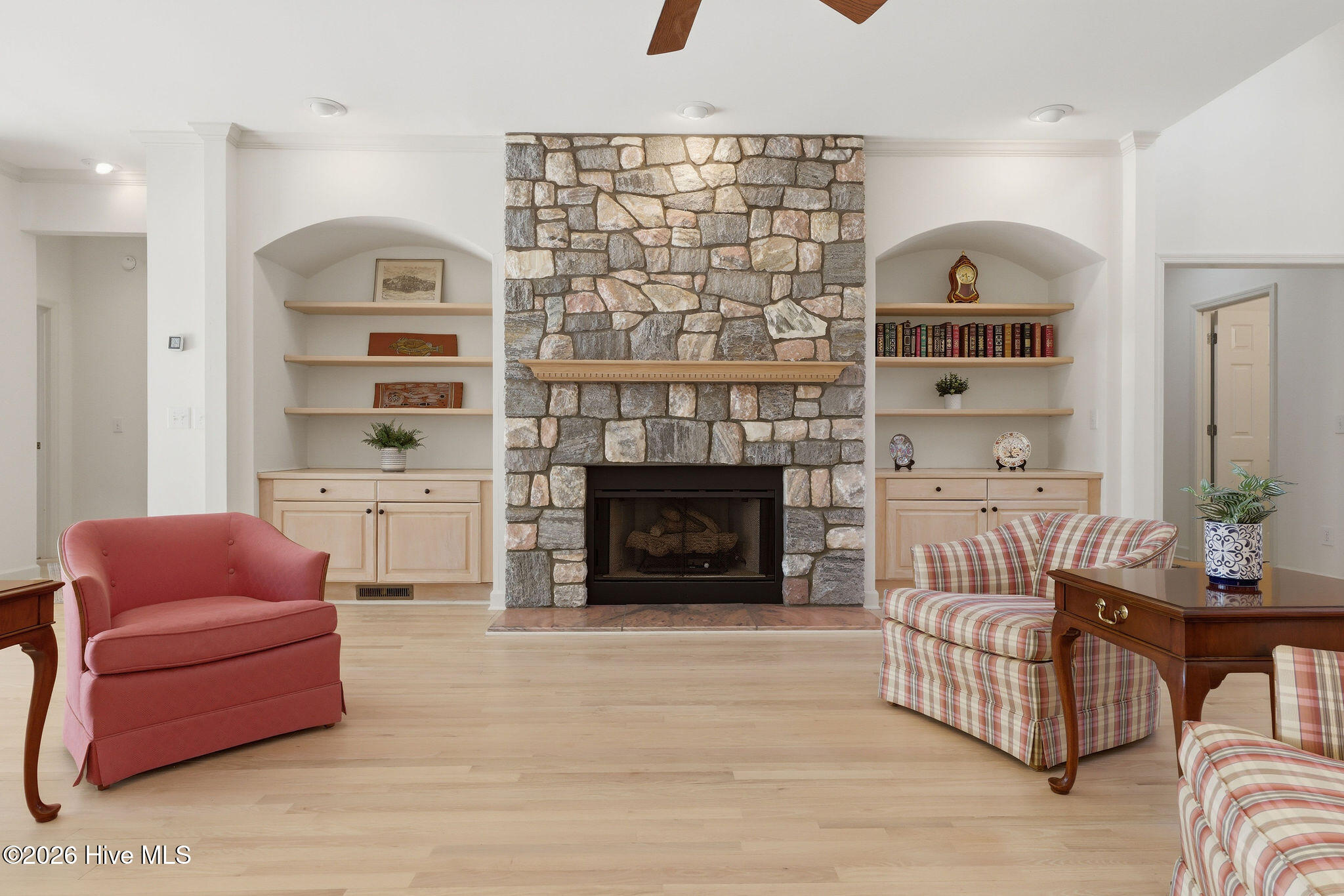 100570378 | Photo 10