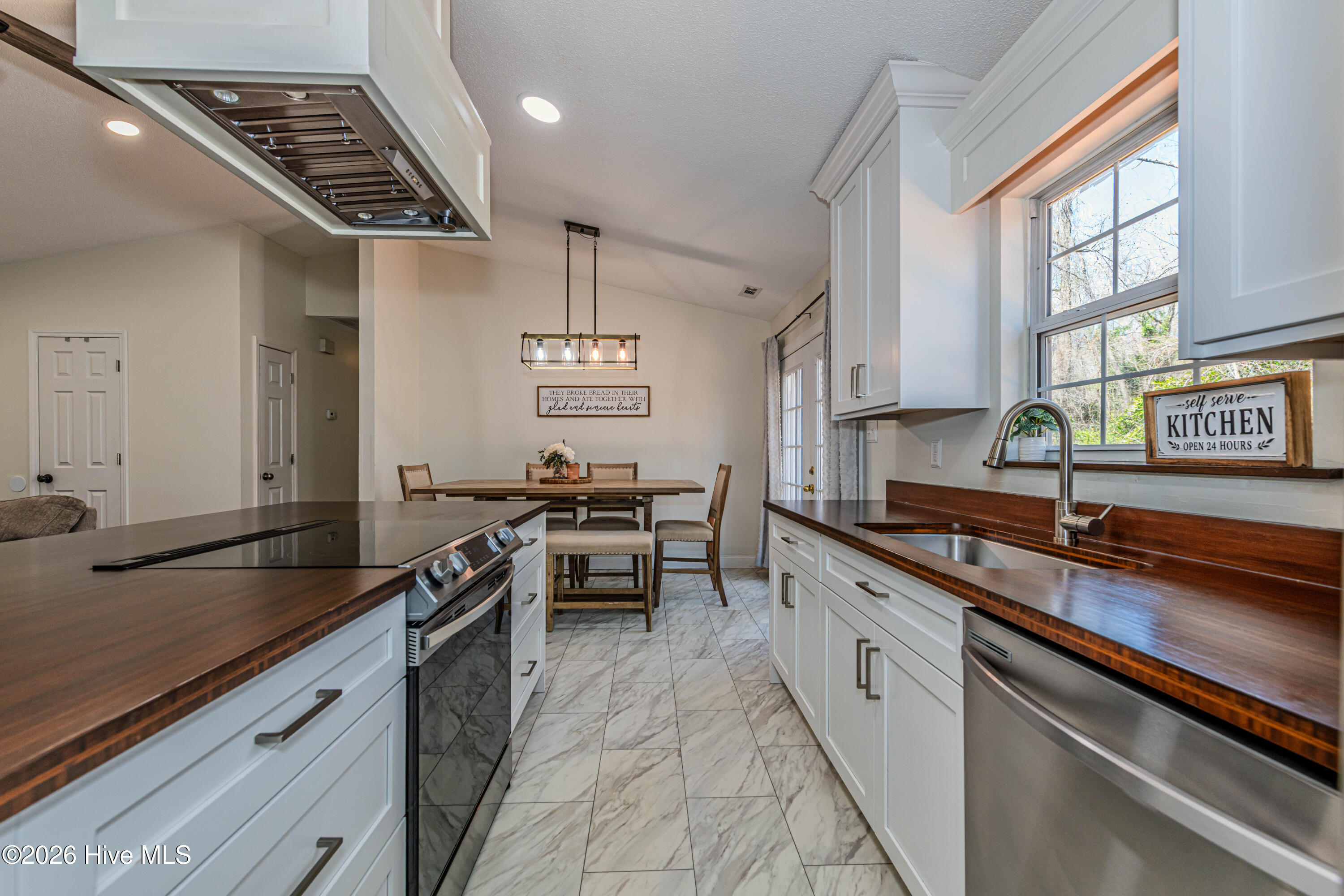 100564633 | Photo 21