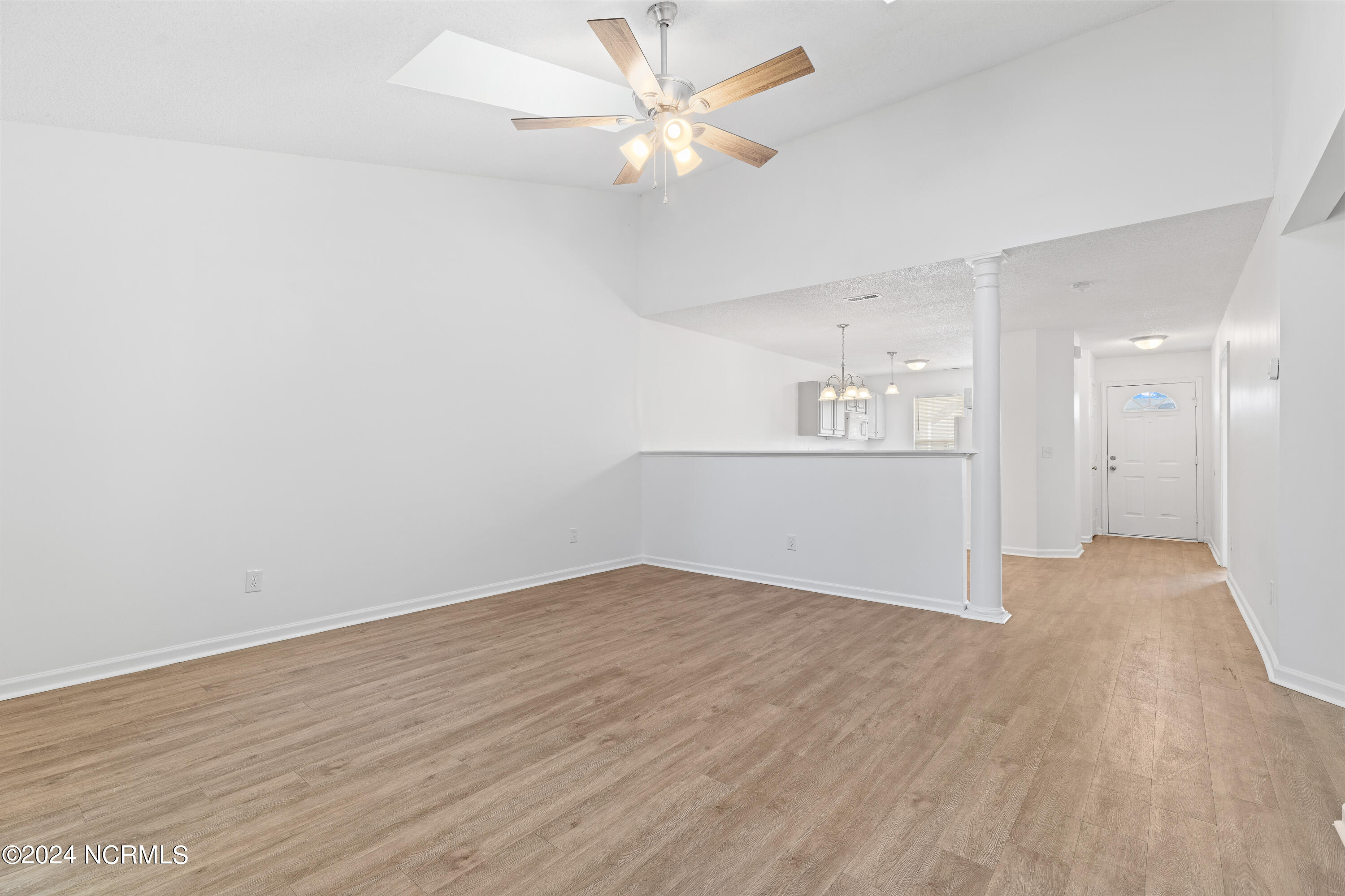 100486936 | Photo 19