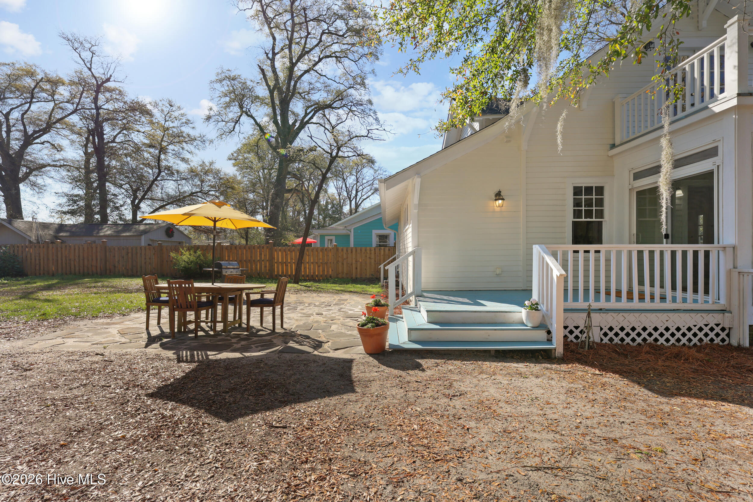 100562398 | Photo 35