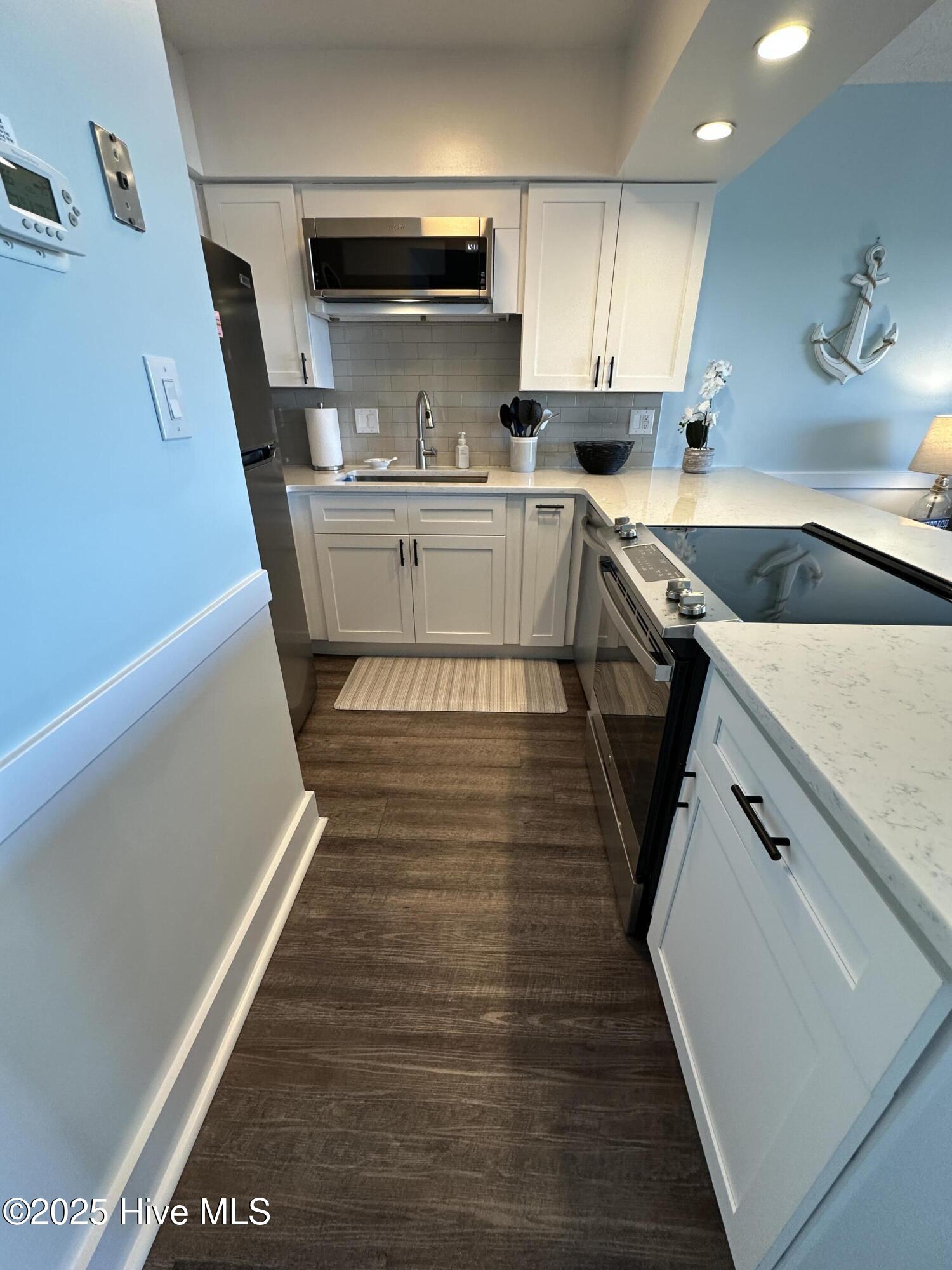 100545930 | Photo 10