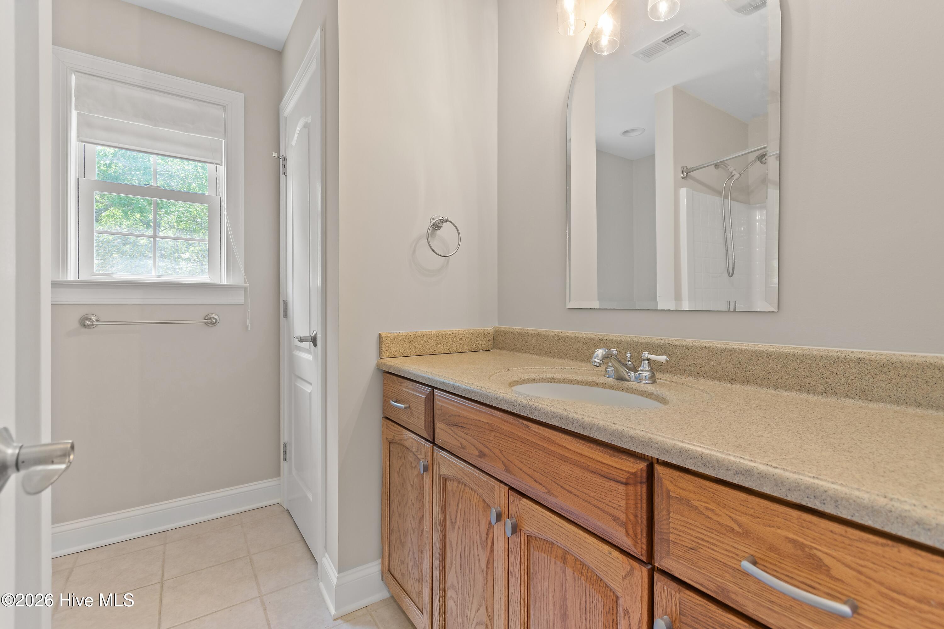 100568662 | Photo 42