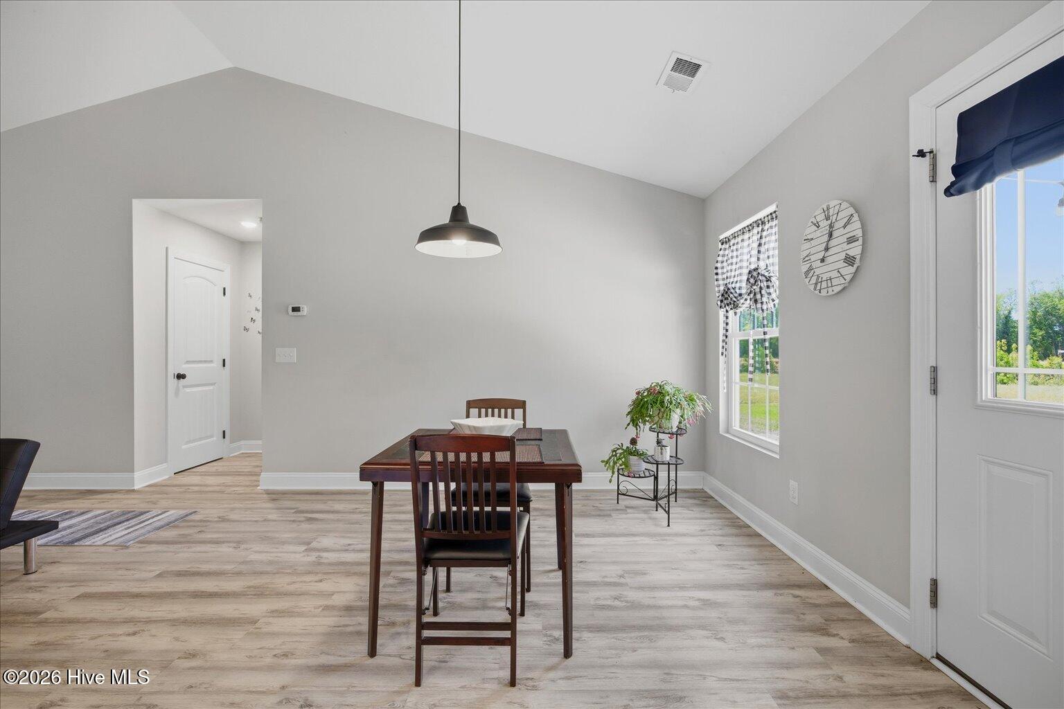 100568762 | Photo 26