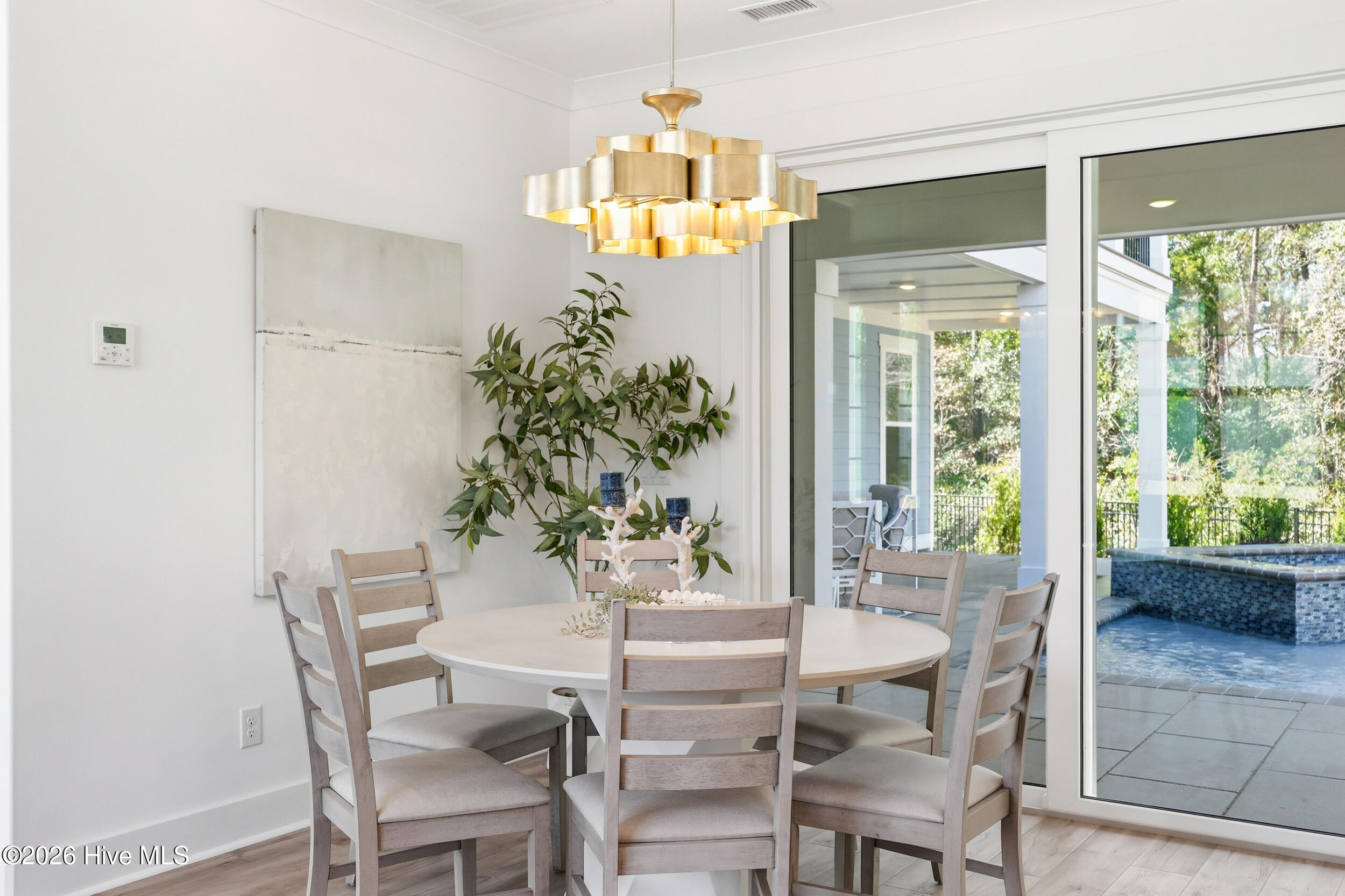 100523956 | Photo 13