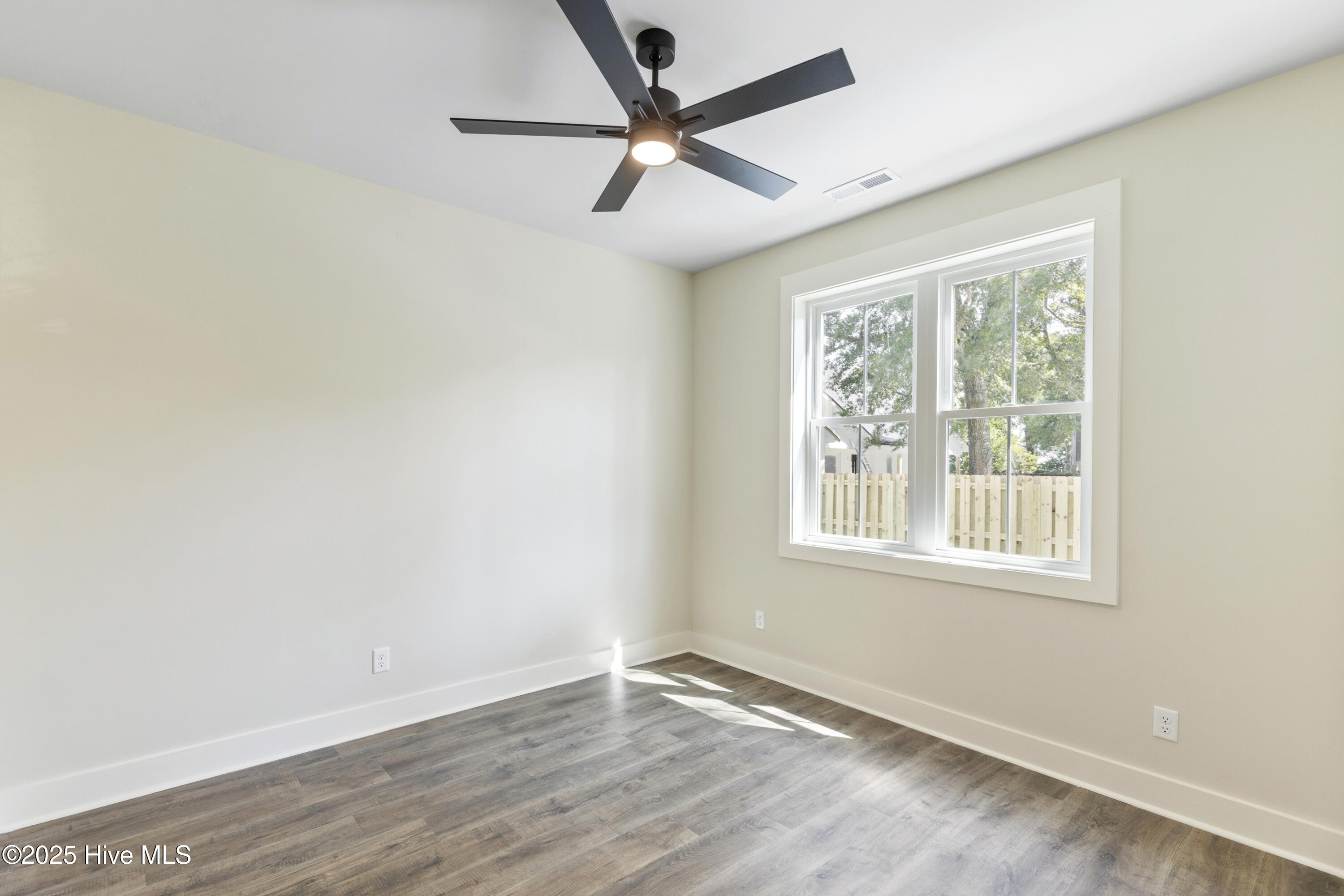 100539759 | Photo 24