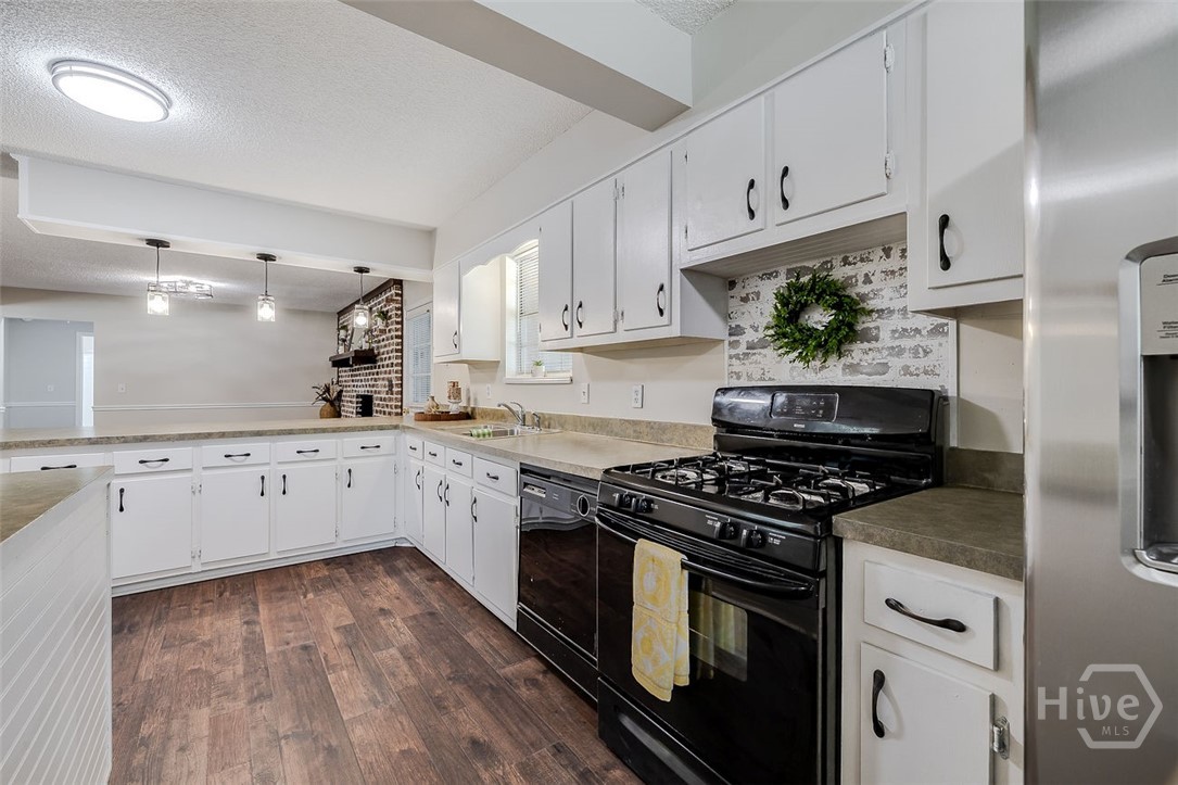 440 Pecan kitchen view from breakfast nook