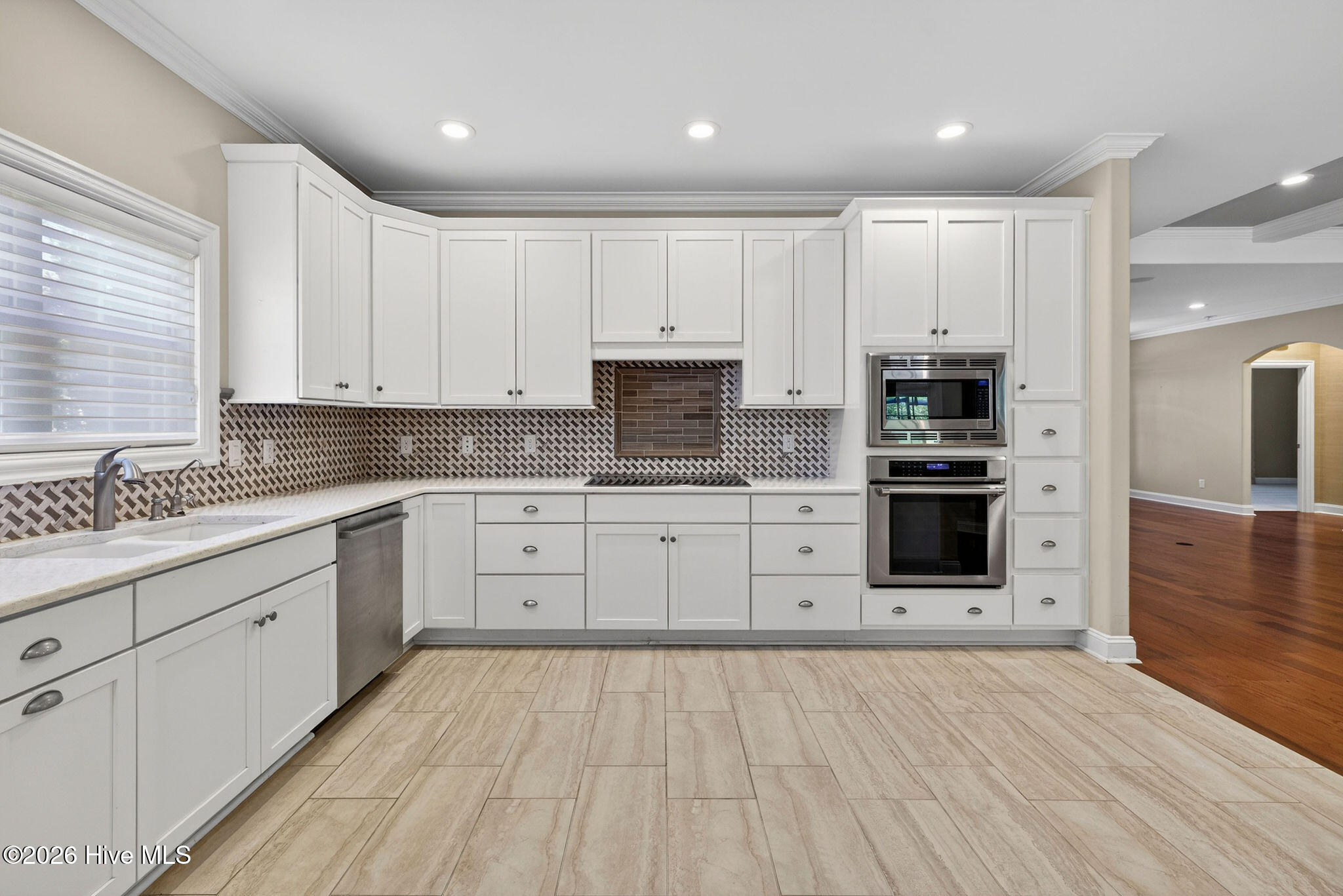 100566278 | Photo 18