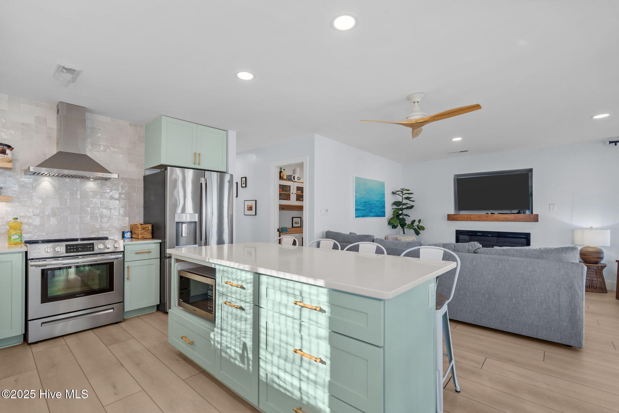 100541863 | Photo 12