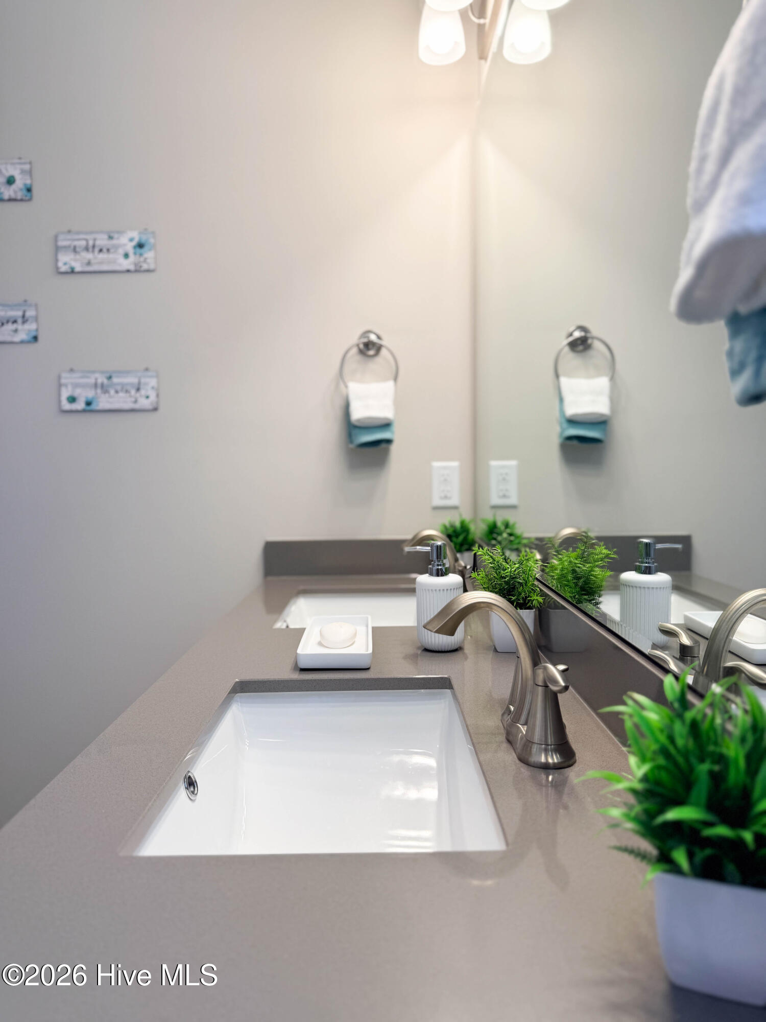 100560693 | Photo 43