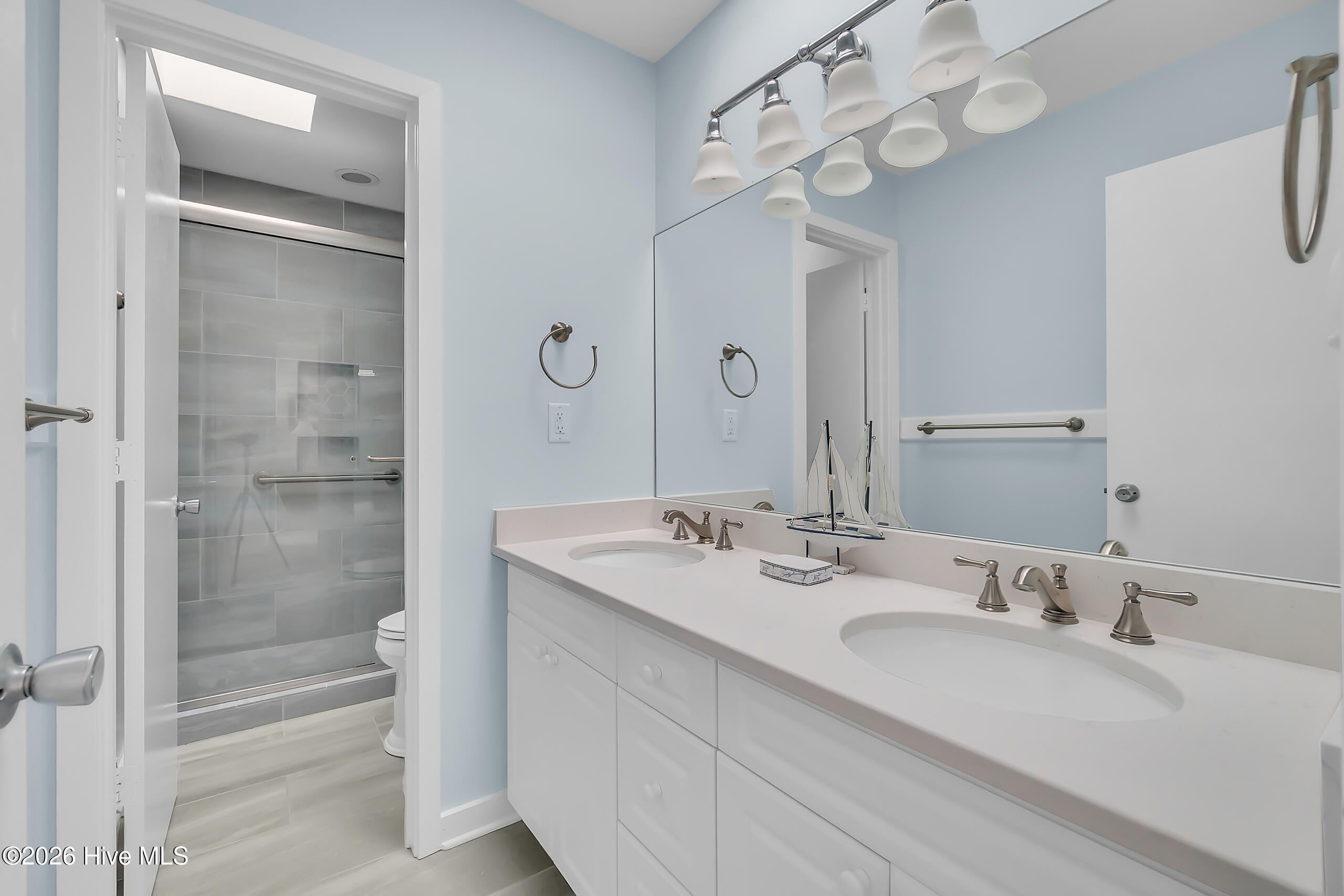 100568884 | Photo 46