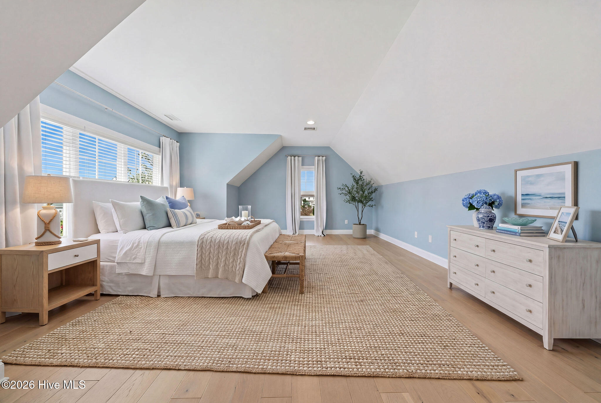 100569190 | Photo 55