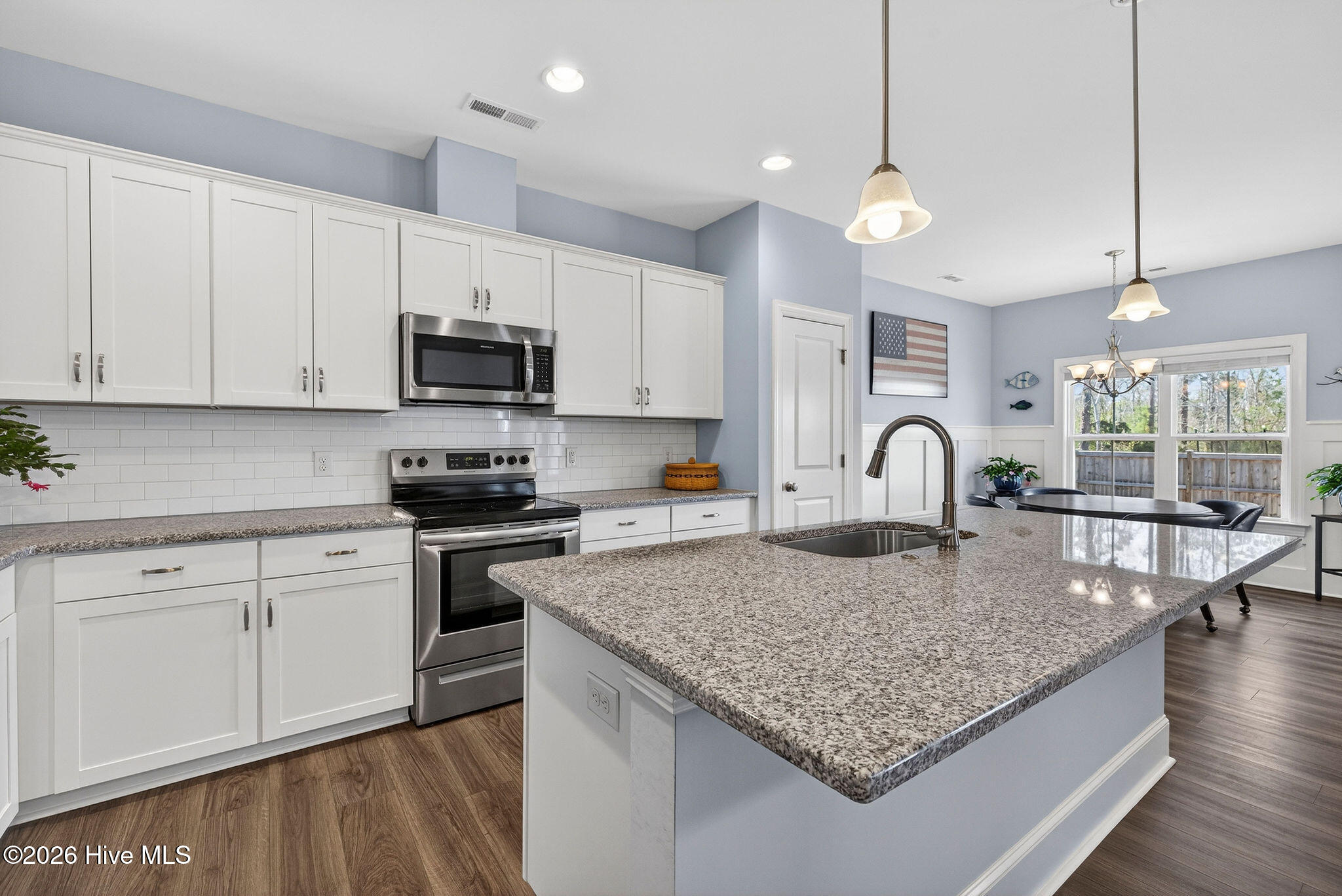 100563102 | Photo 13