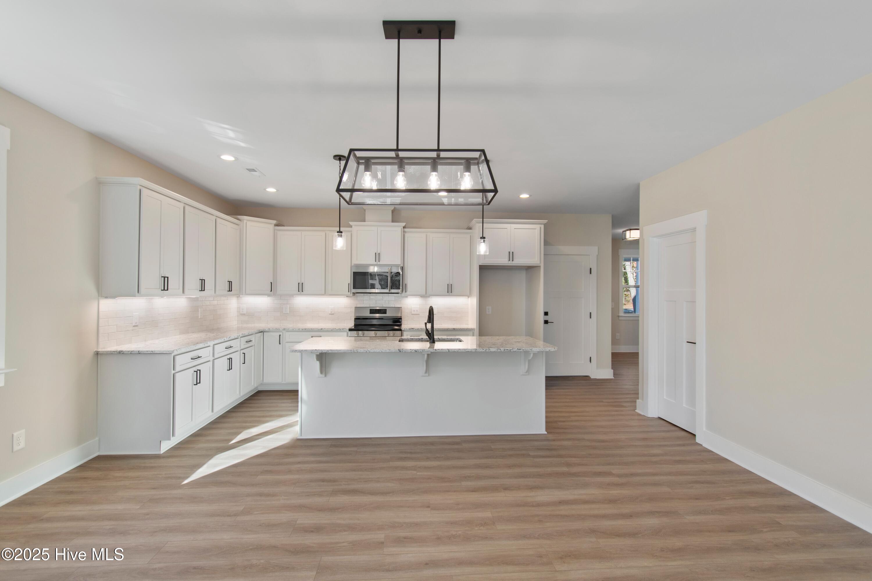 100520444 | Photo 21