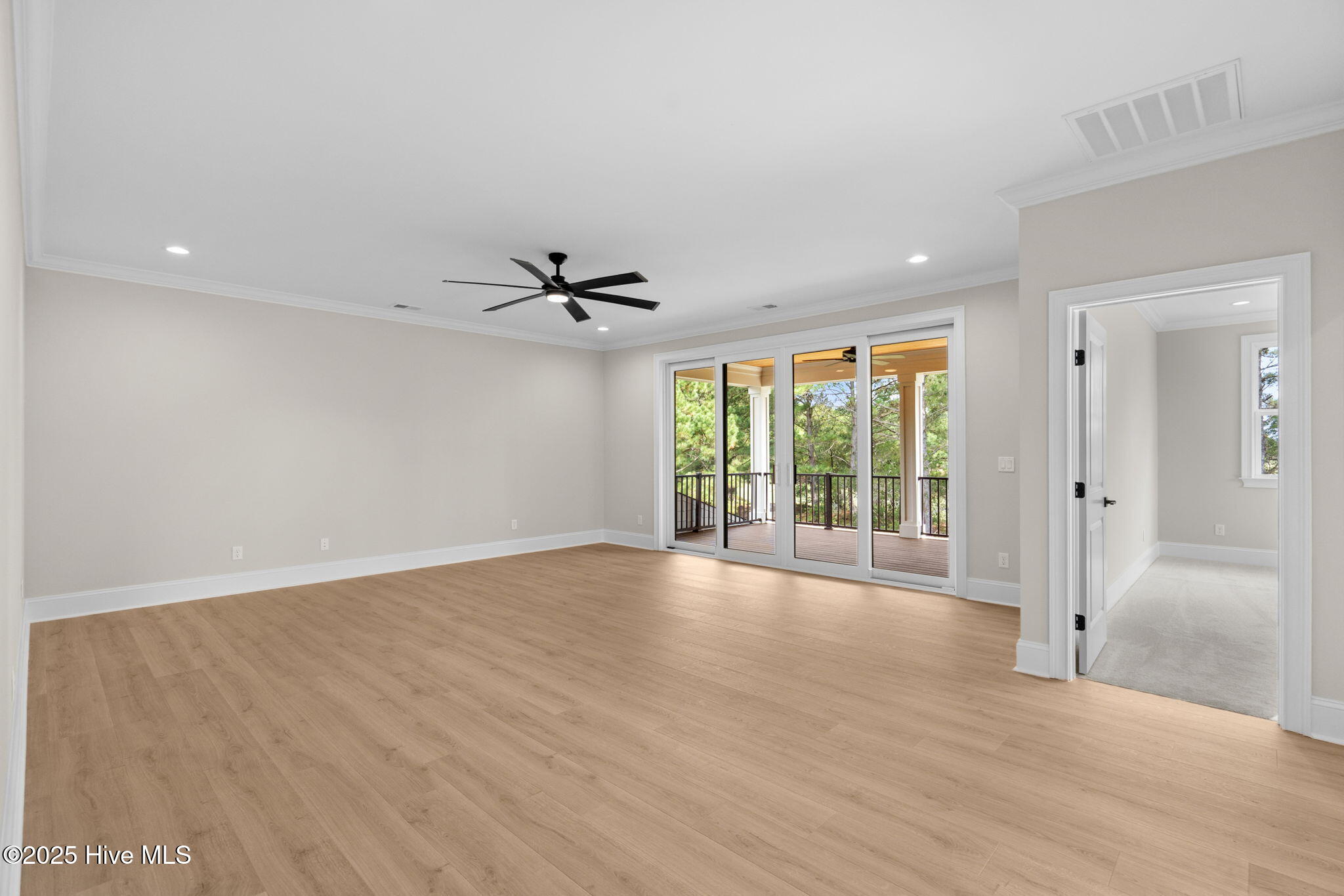 100509277 | Photo 40