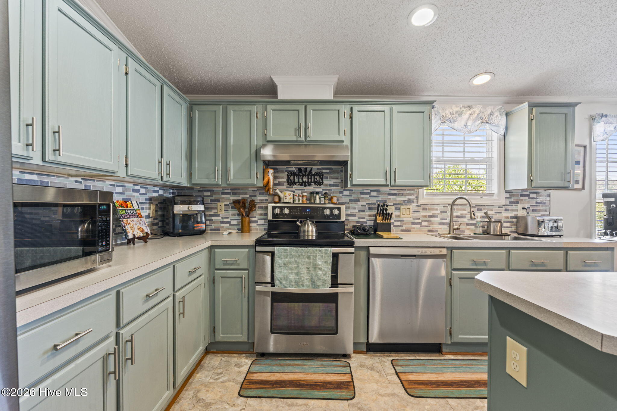 100563458 | Photo 21