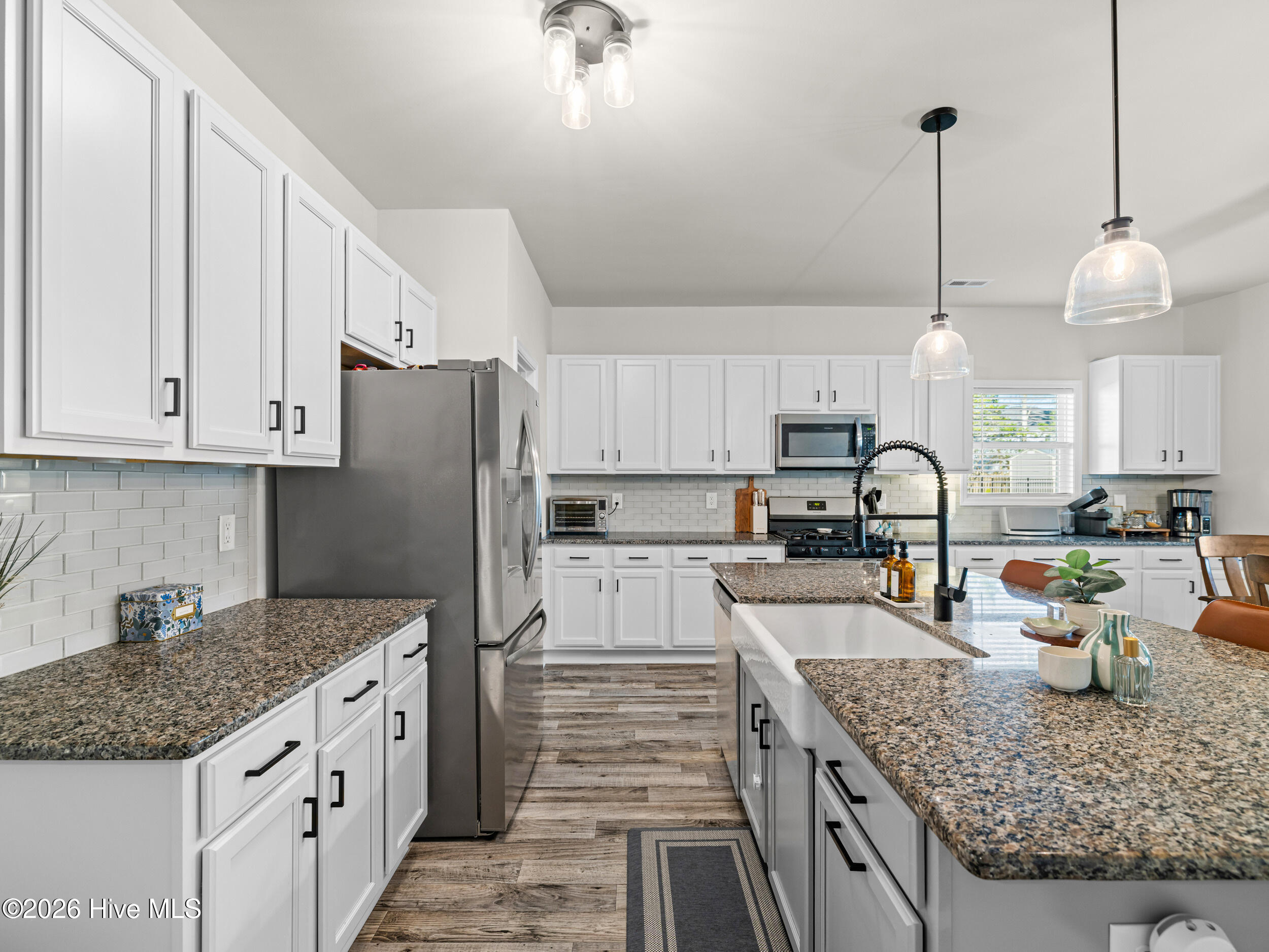 100565919 | Photo 15