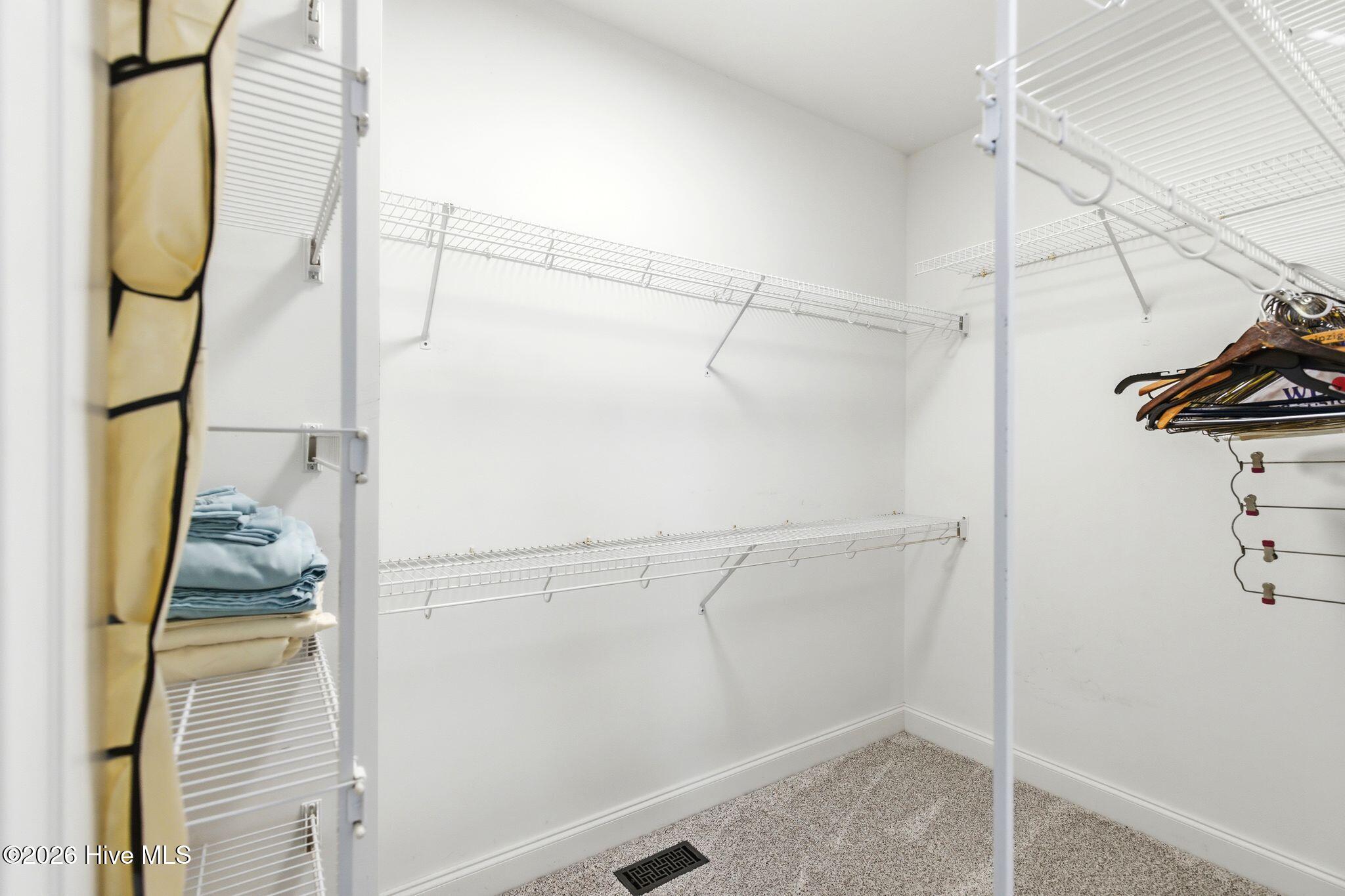 100564291 | Photo 34