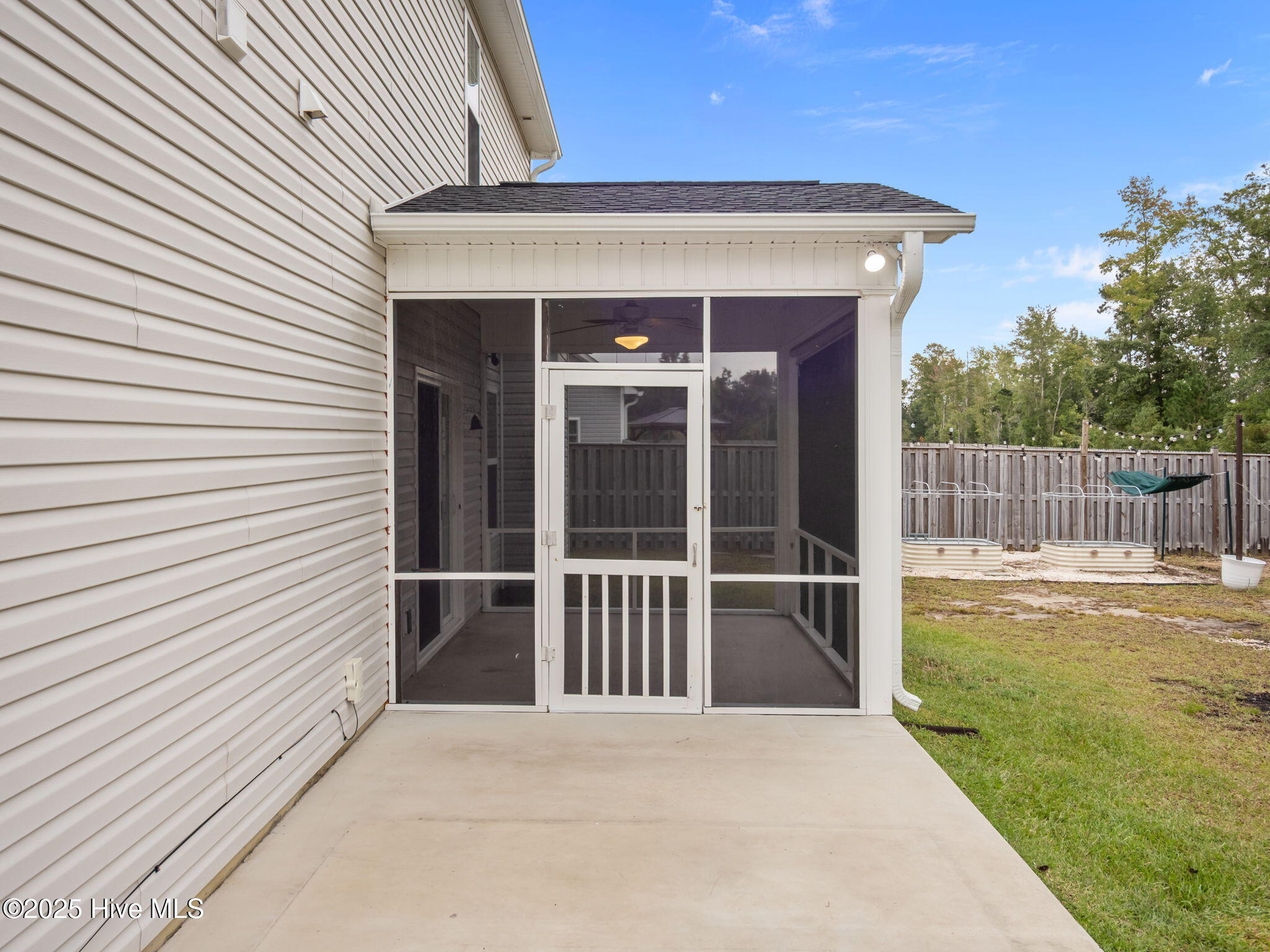 100536873 | Photo 40