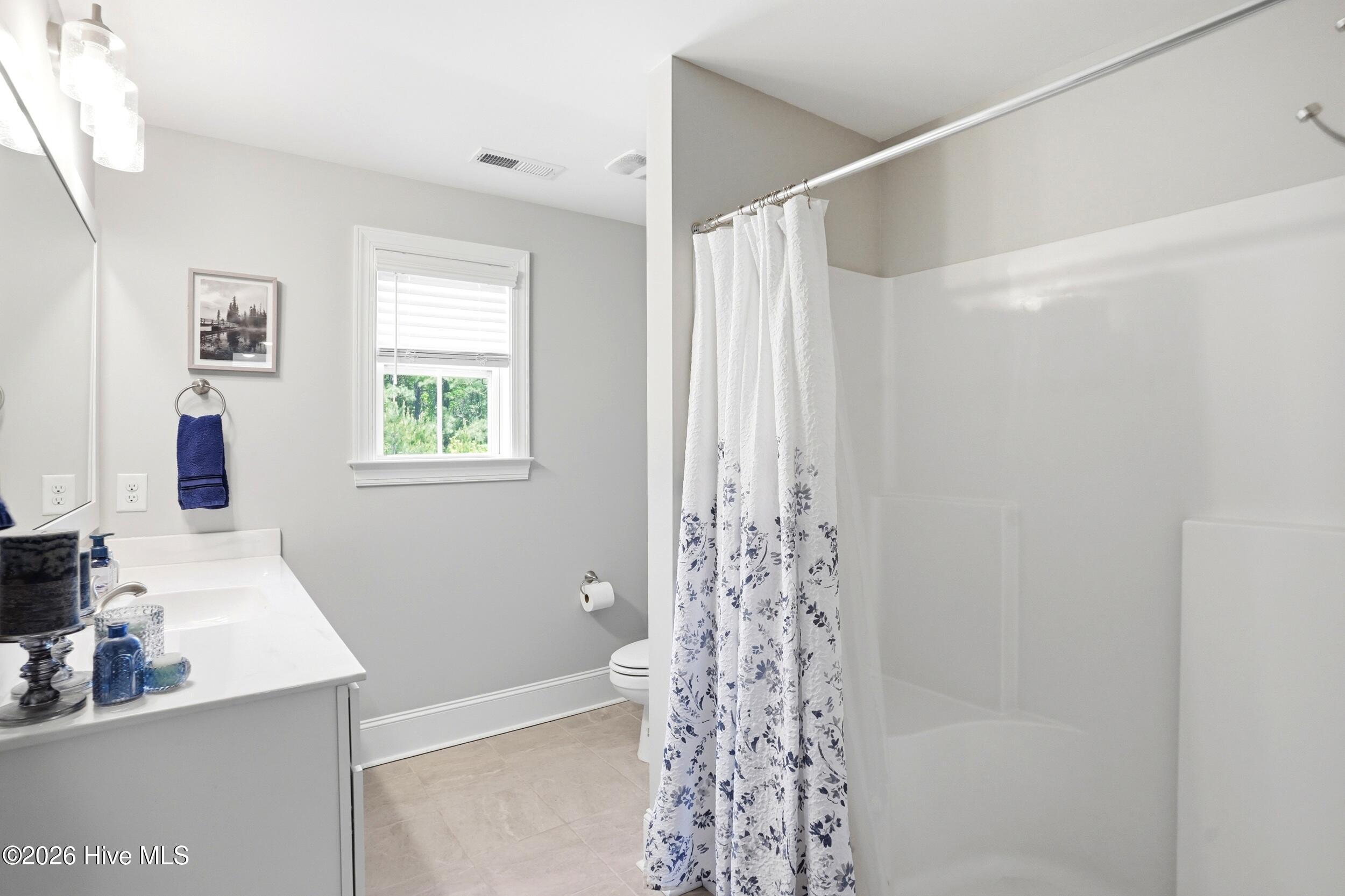 100569213 | Photo 34