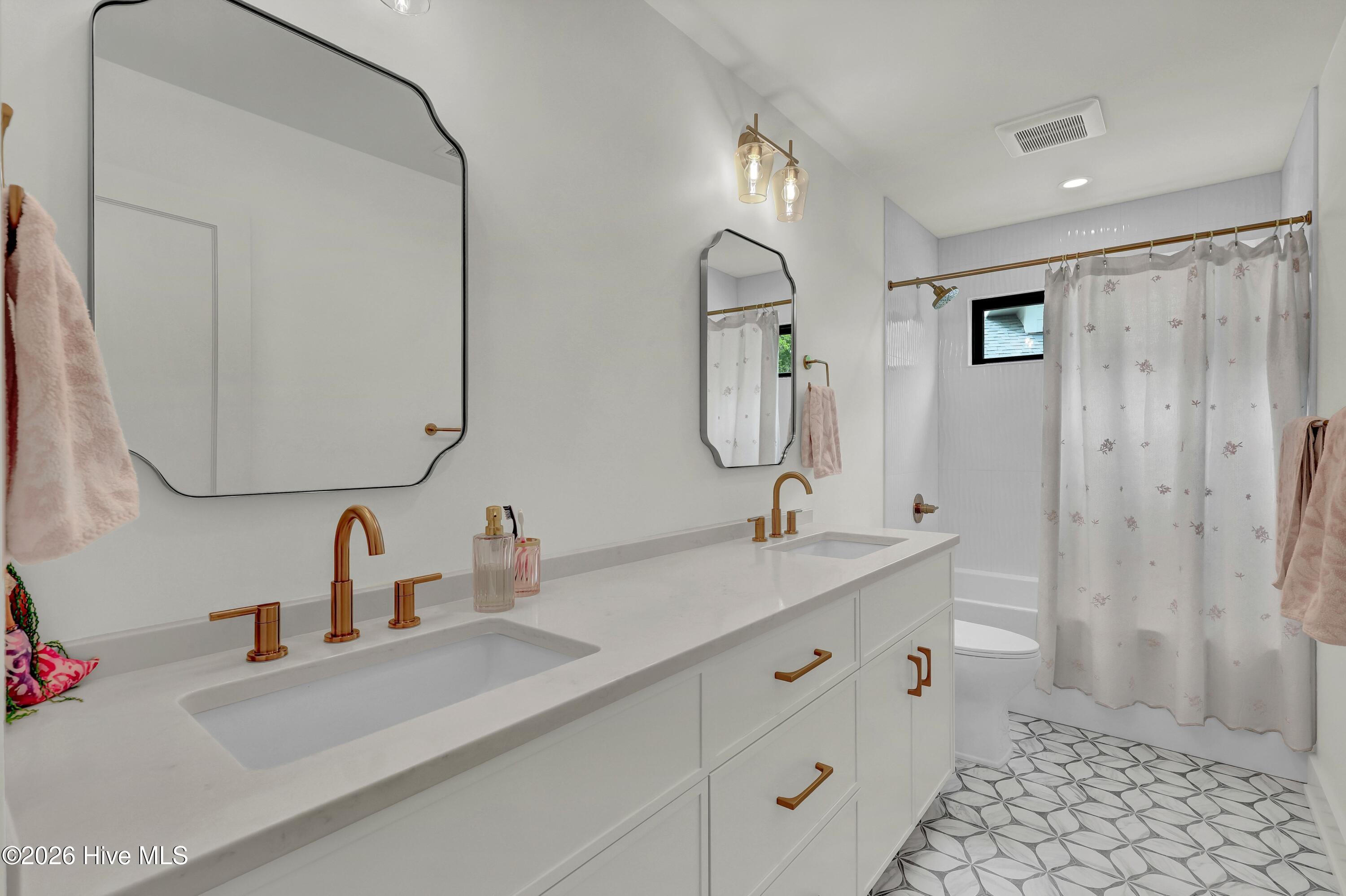 100565656 | Photo 32