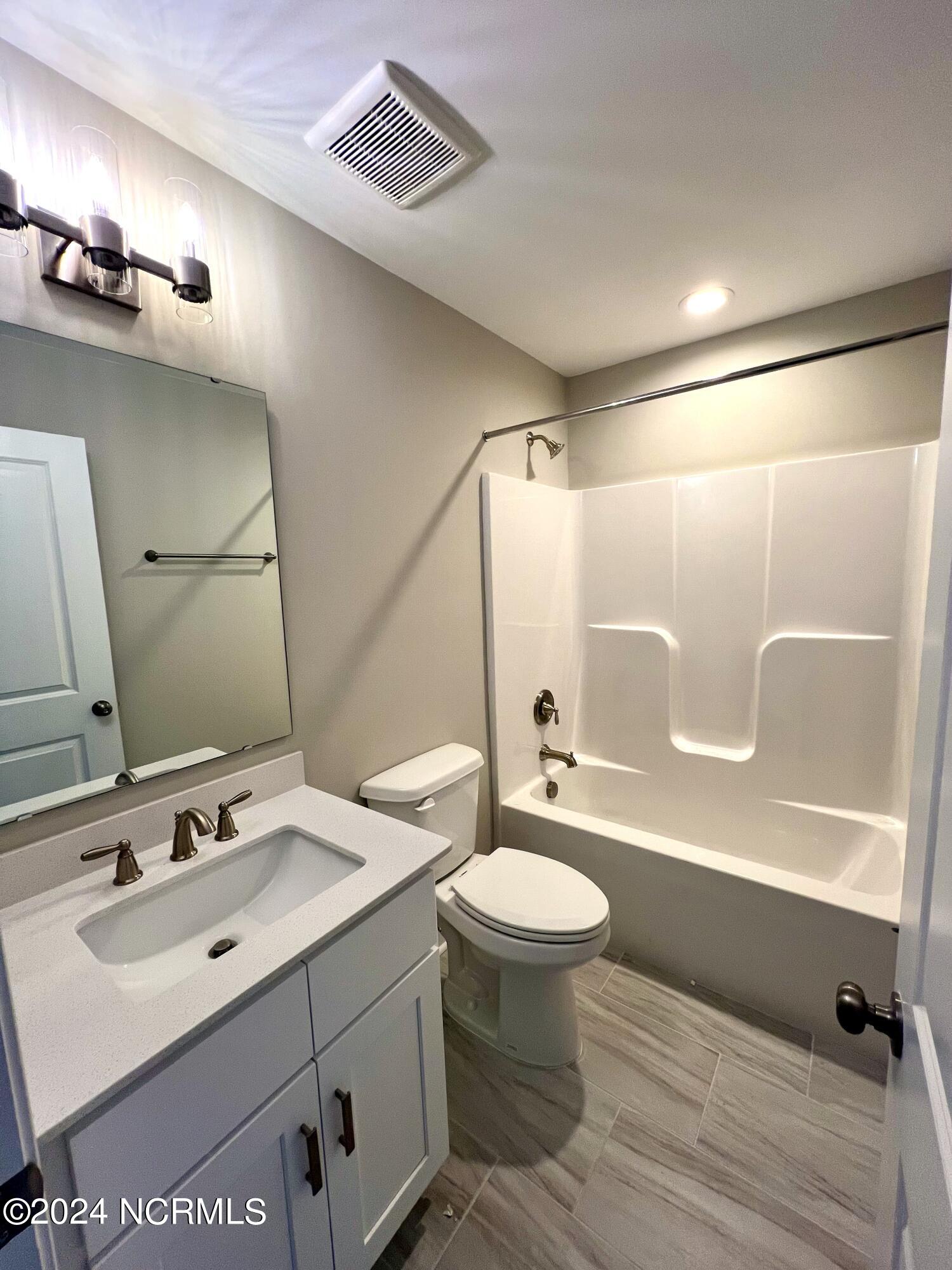 100537715 | Photo 14