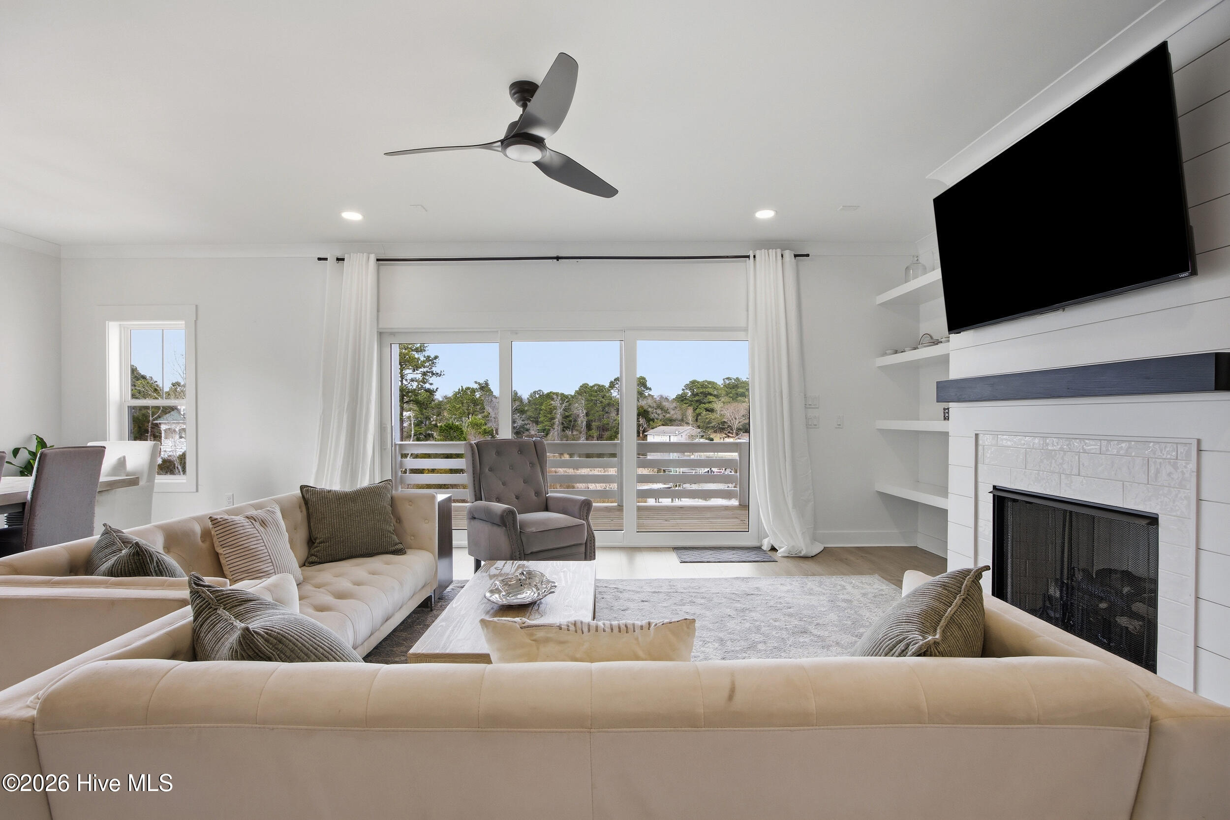 100558595 | Photo 23