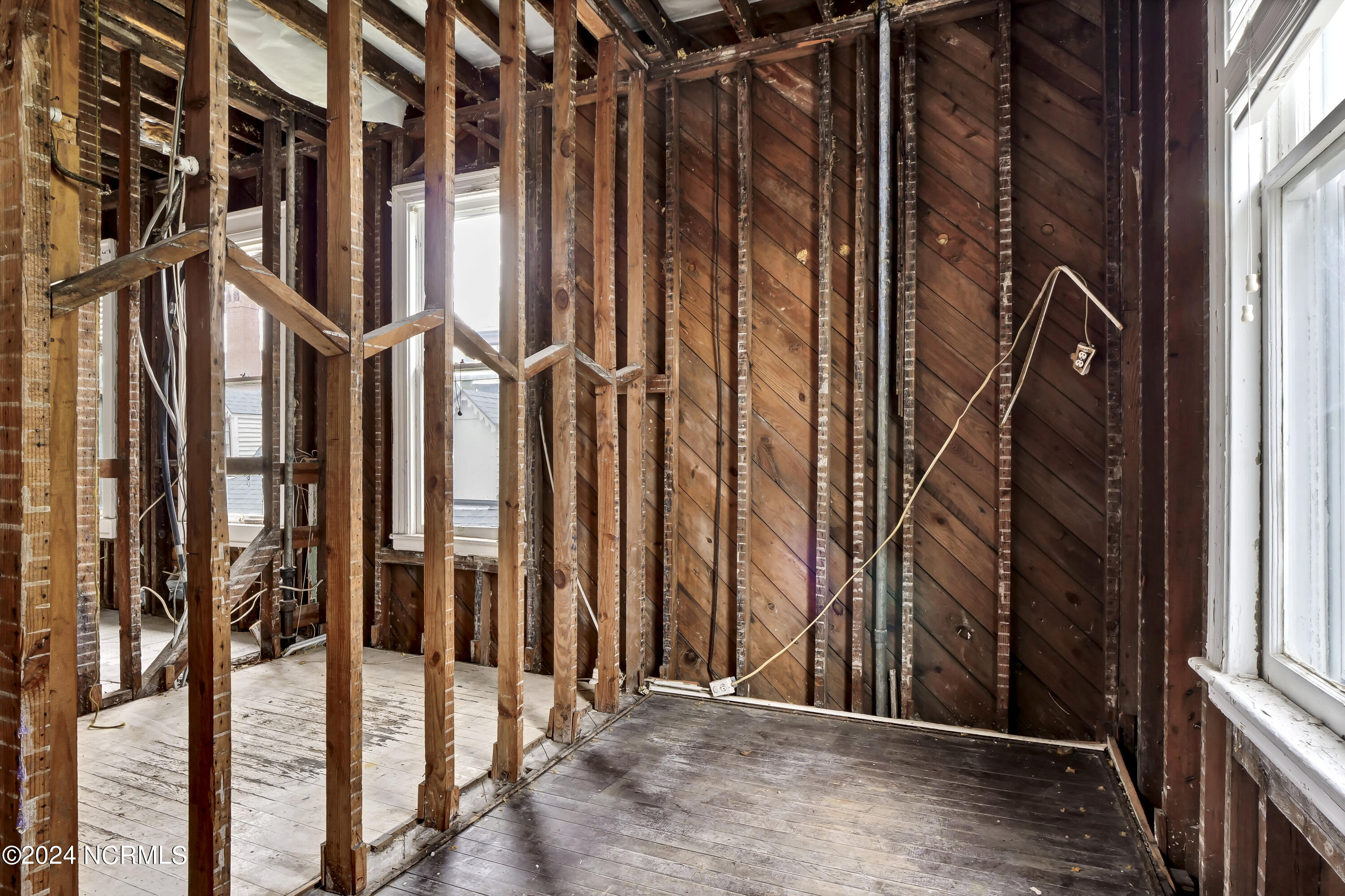 100472145 | Photo 52