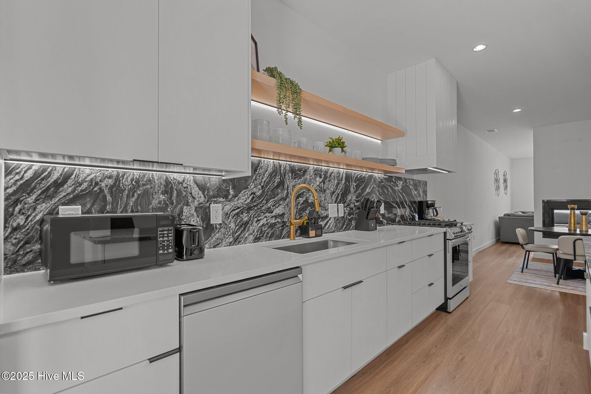 100536872 | Photo 16