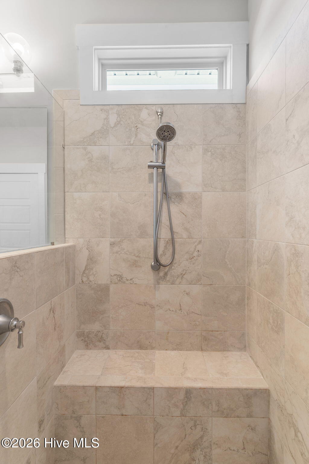 100552868 | Photo 30