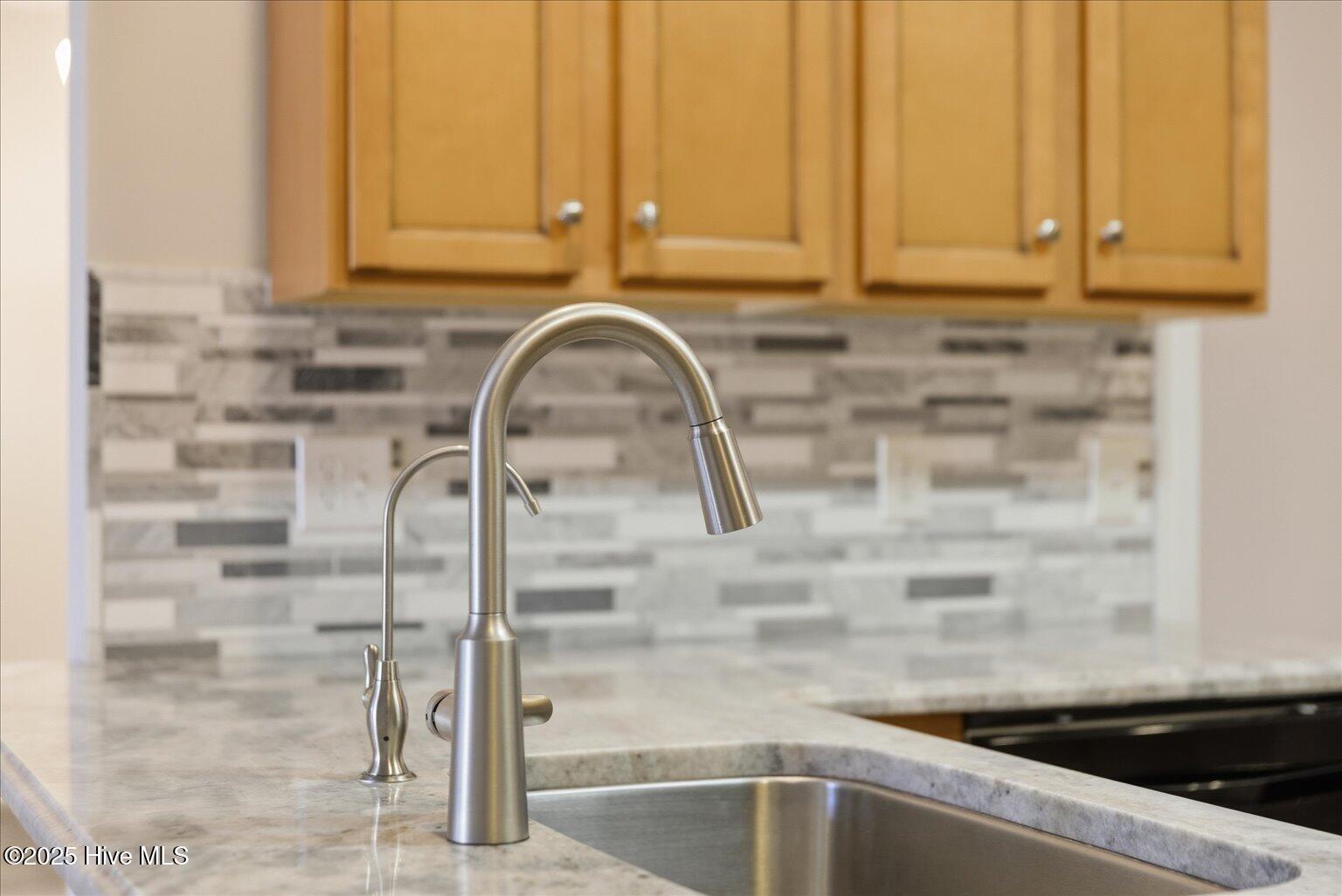 100543356 | Photo 15