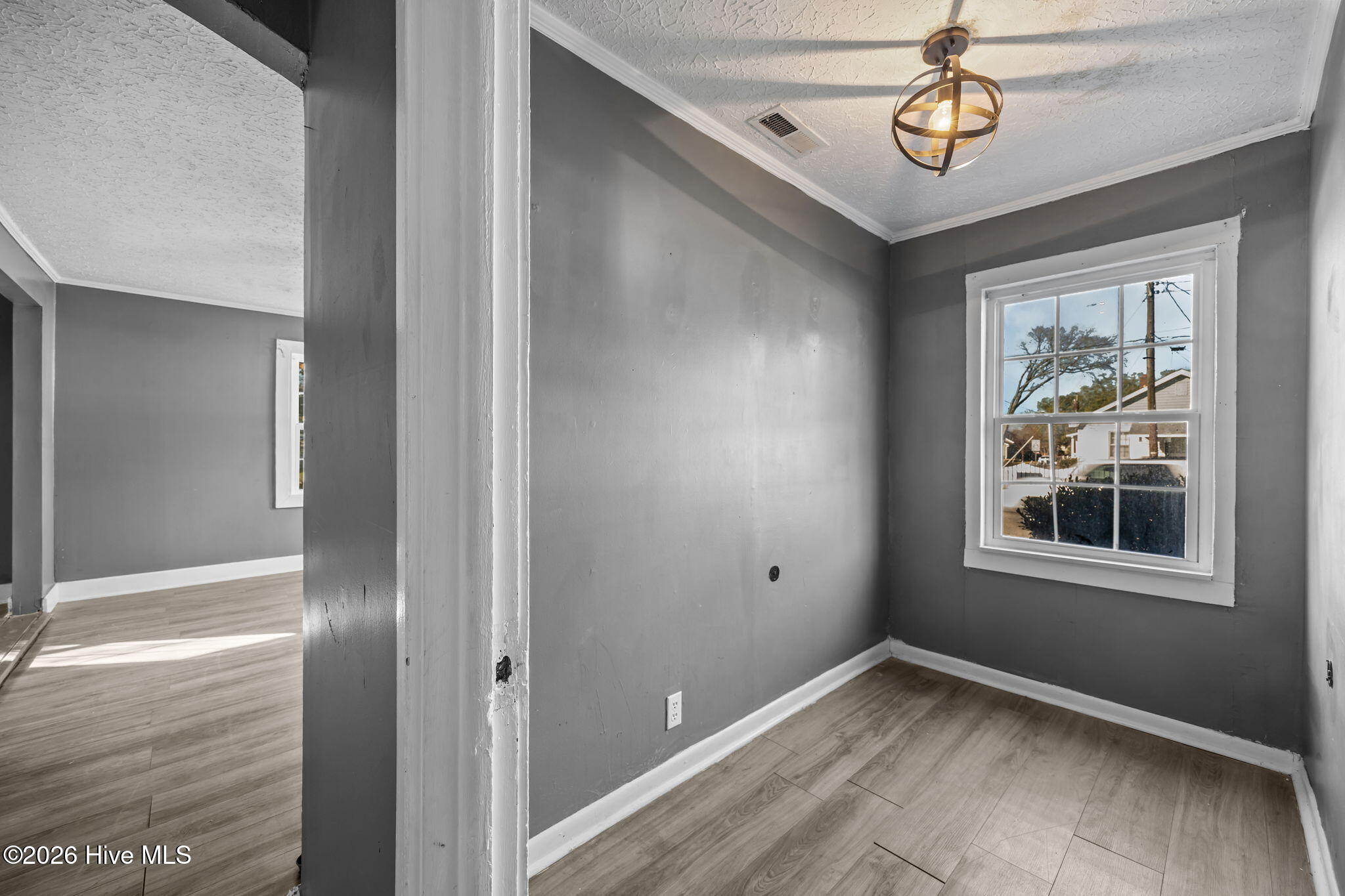 100550233 | Photo 12