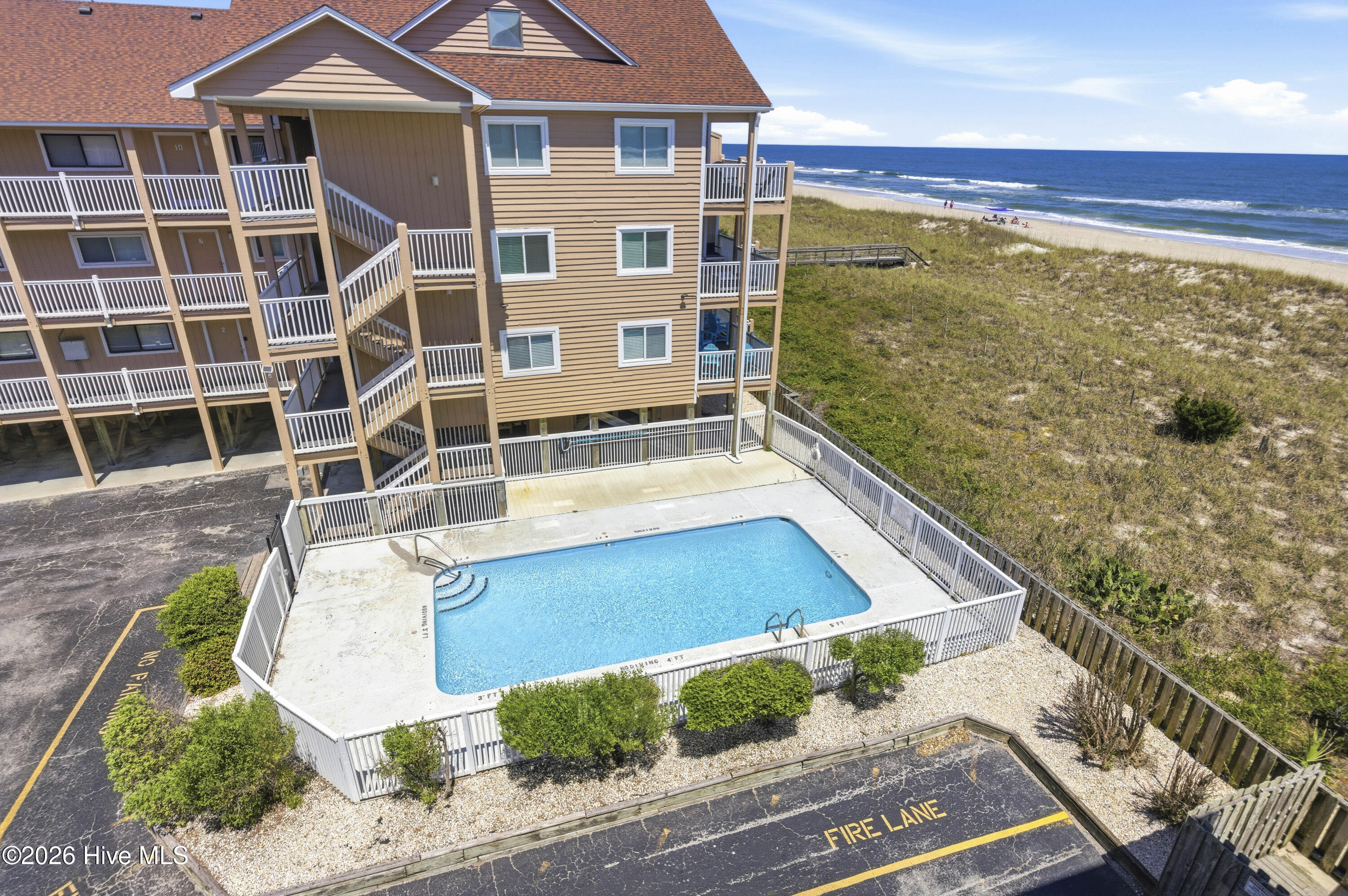 100567945 | Photo 39