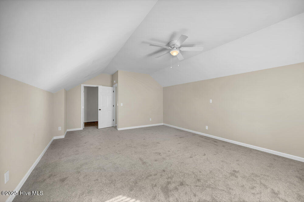 100543937 | Photo 23