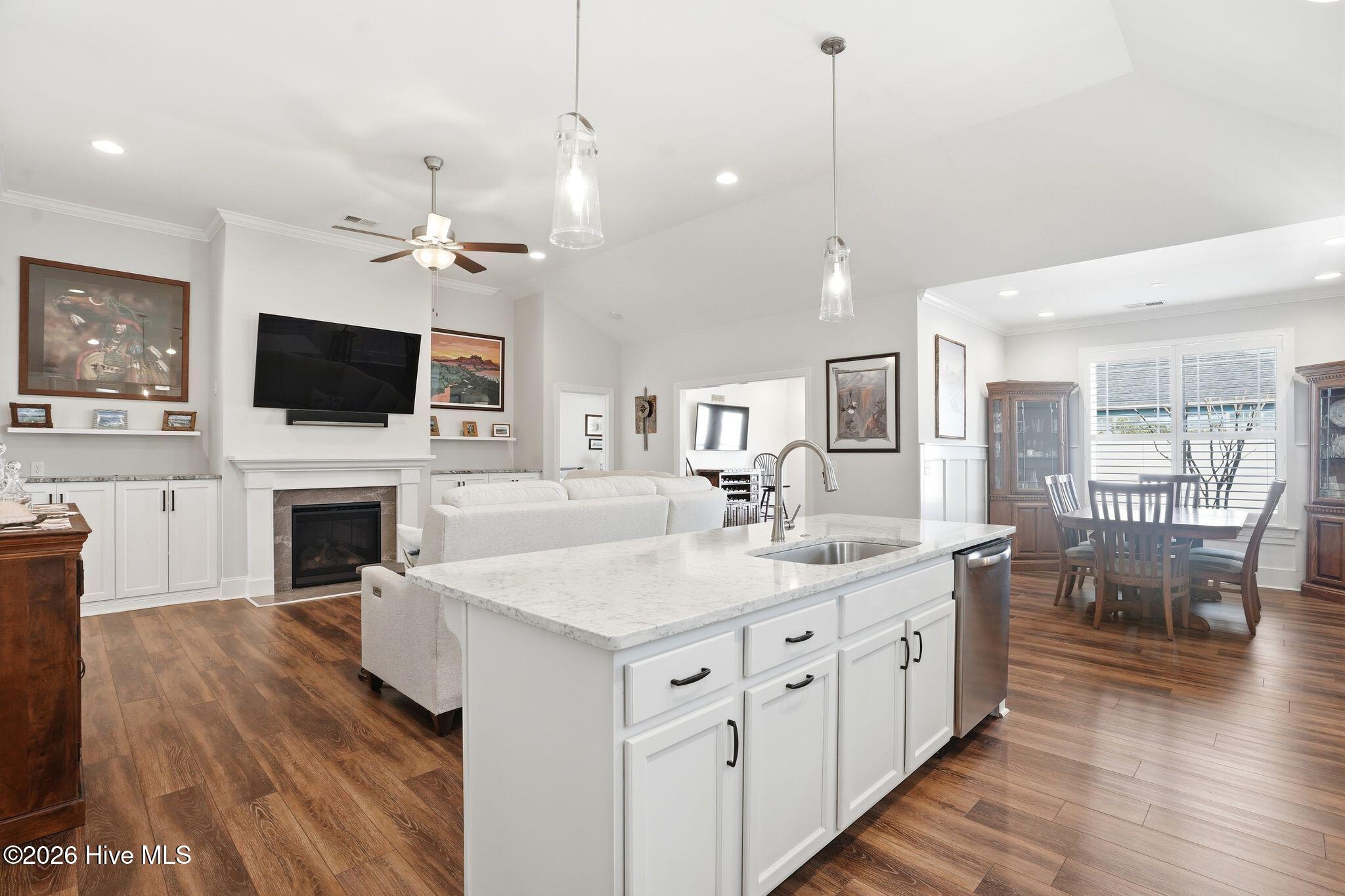 100559439 | Photo 26