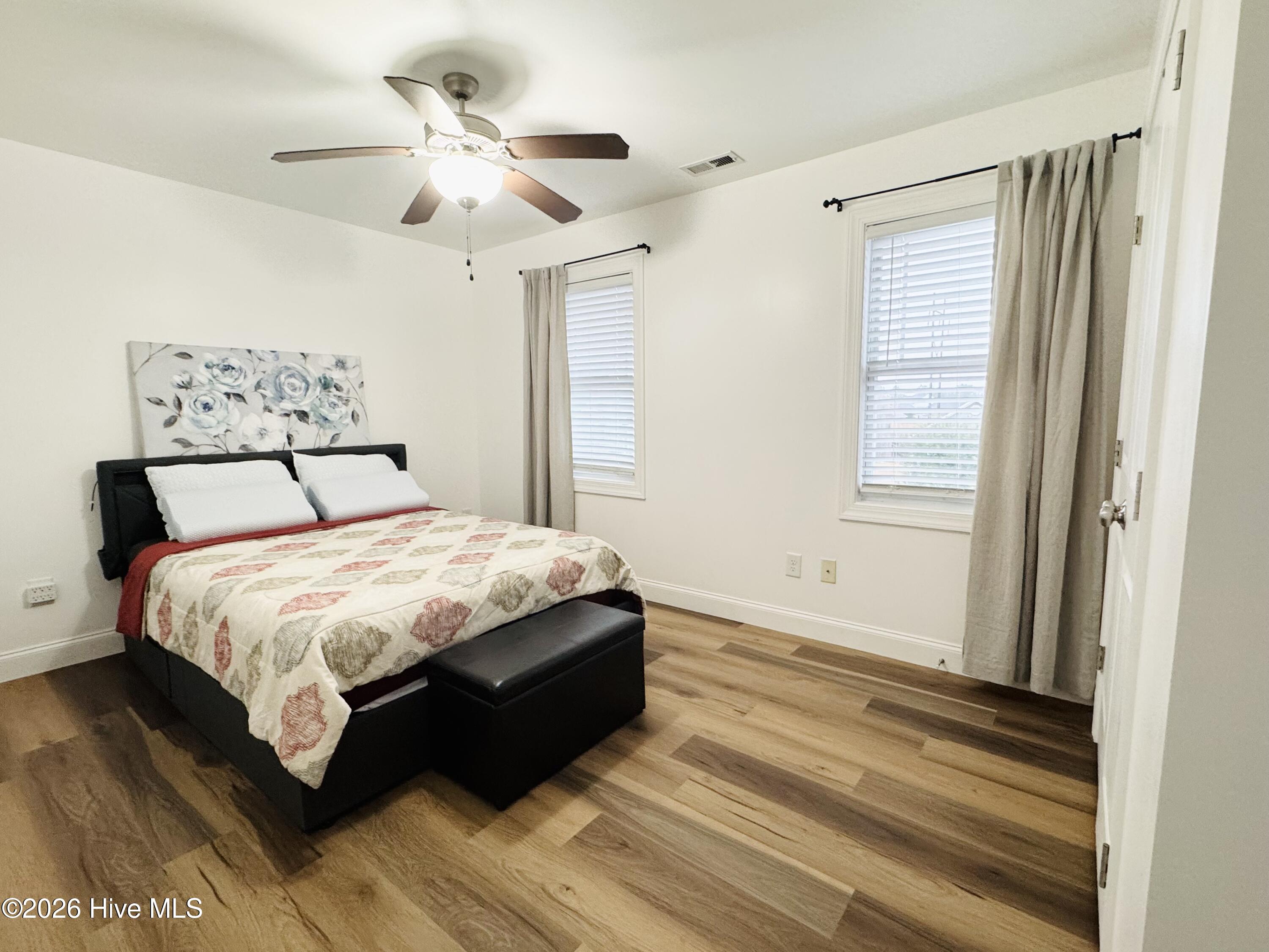 100560900 | Photo 11