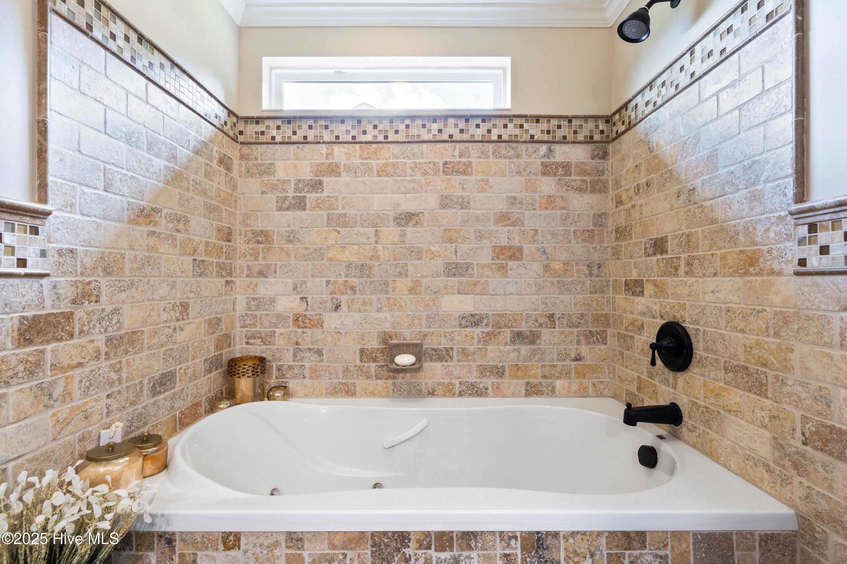 100517079 | Photo 45