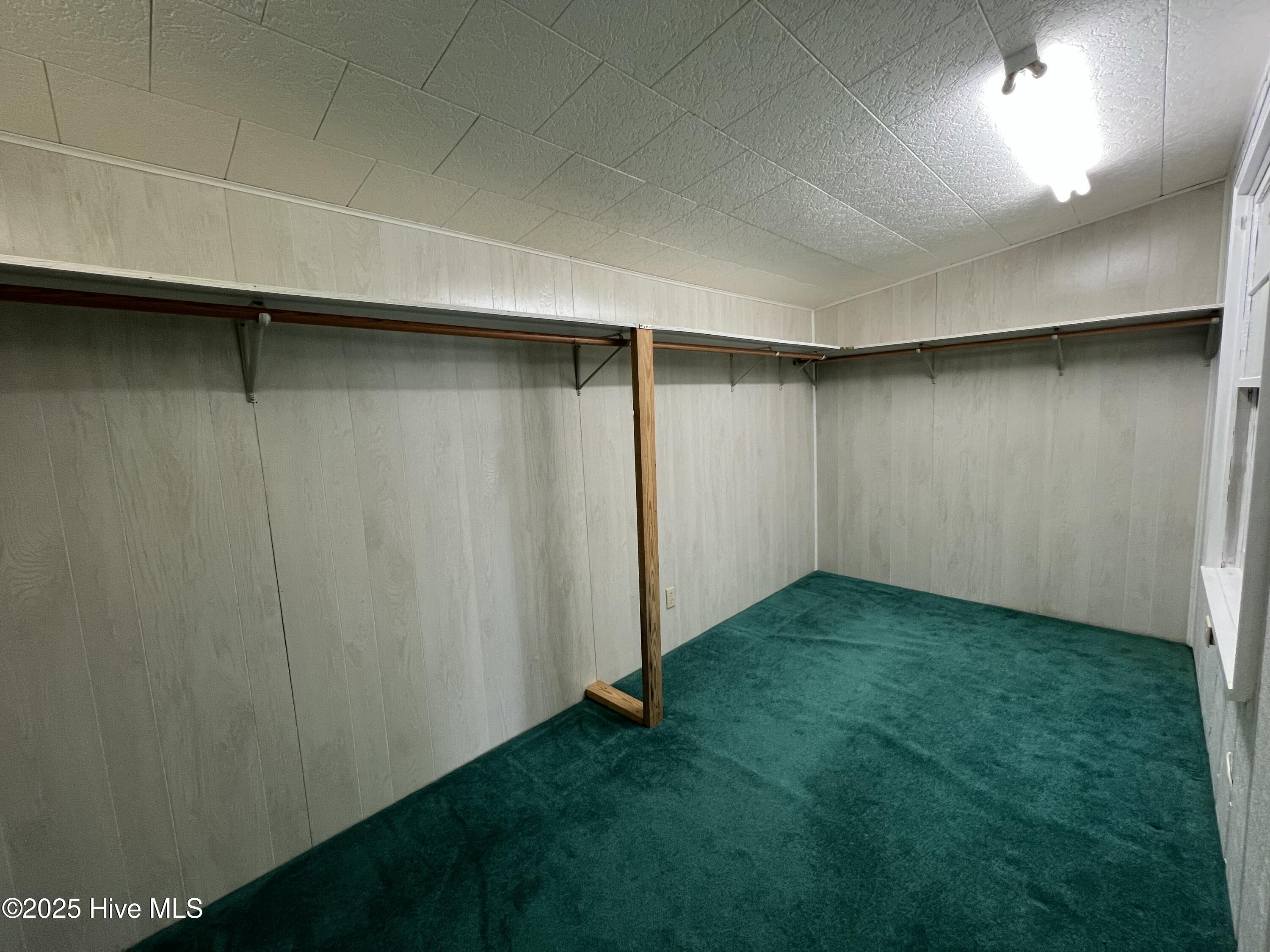 Closet in BR 2