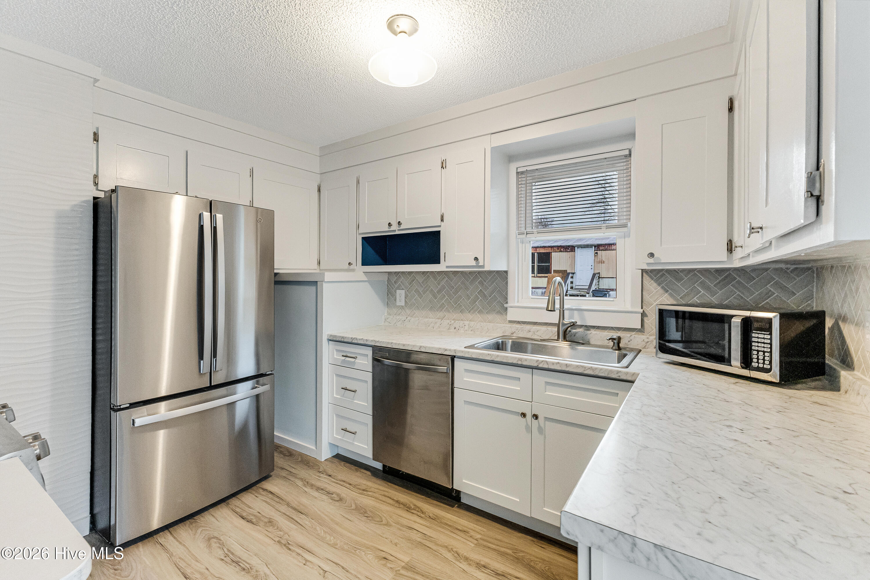 100560592 | Photo 15