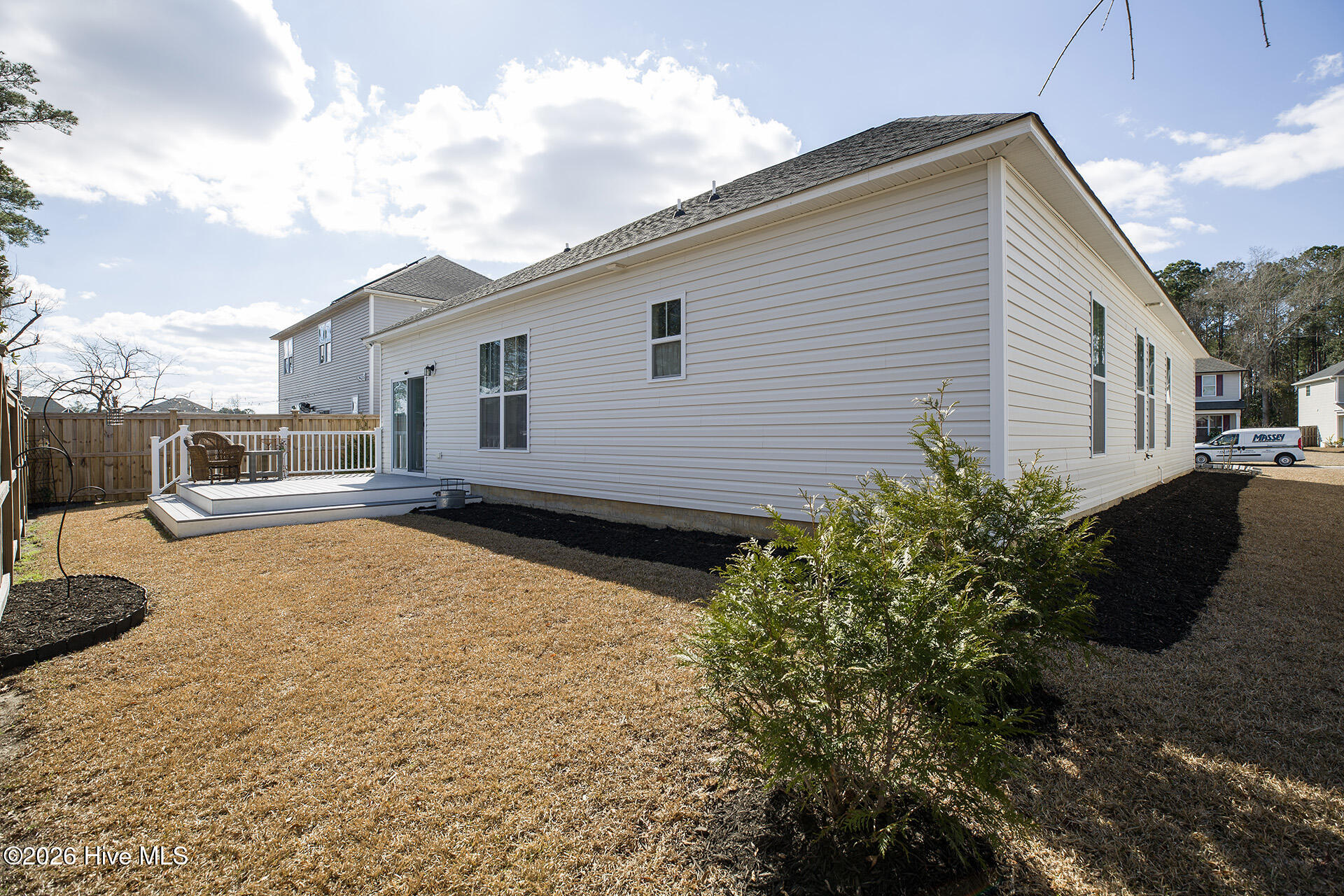 100557607 | Photo 35