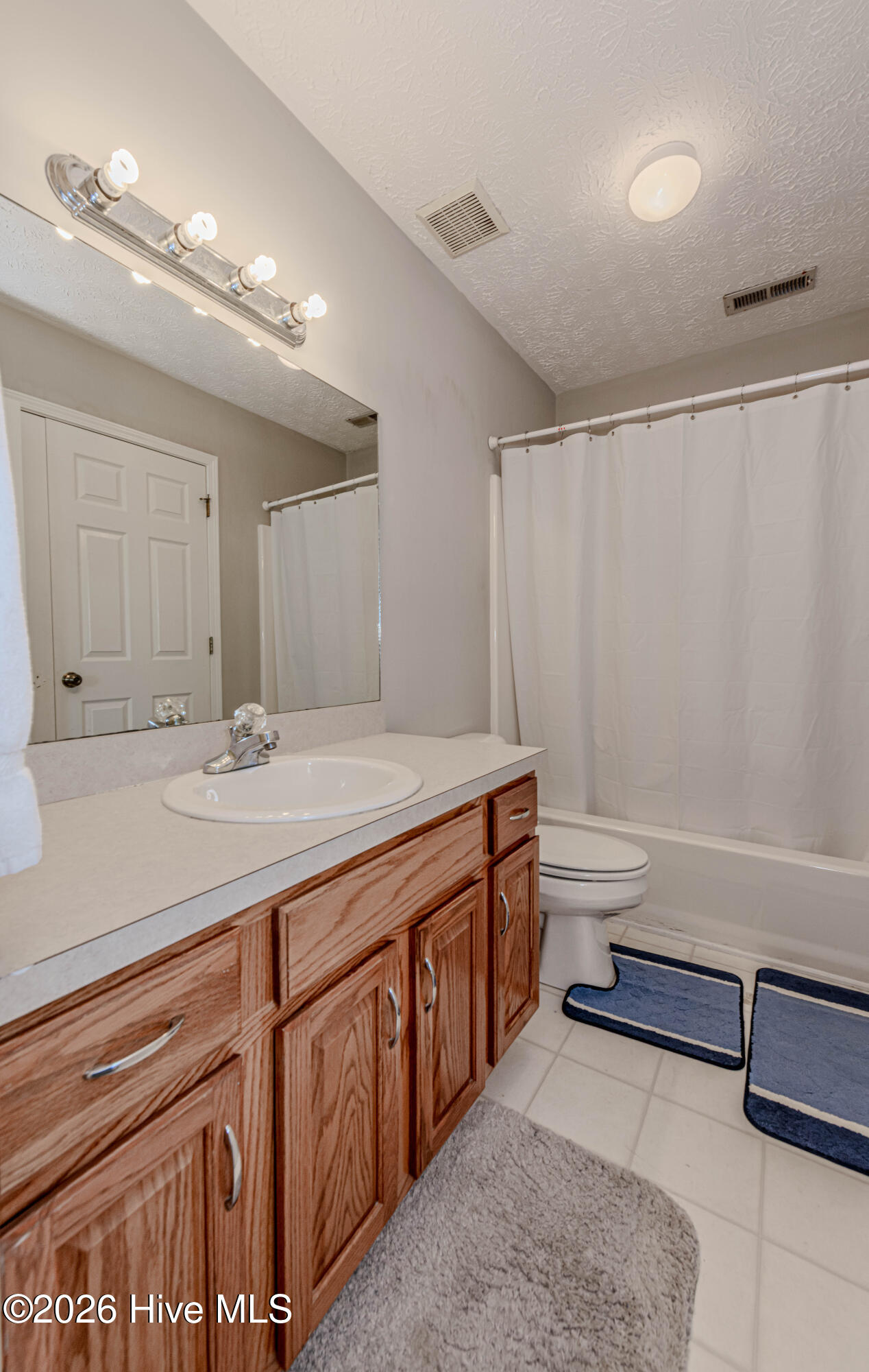 100569182 | Photo 46