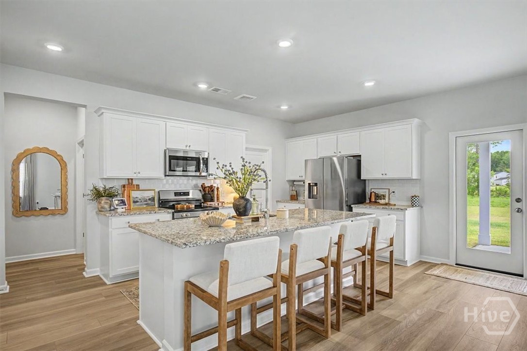 Kitchen with breakfast bar