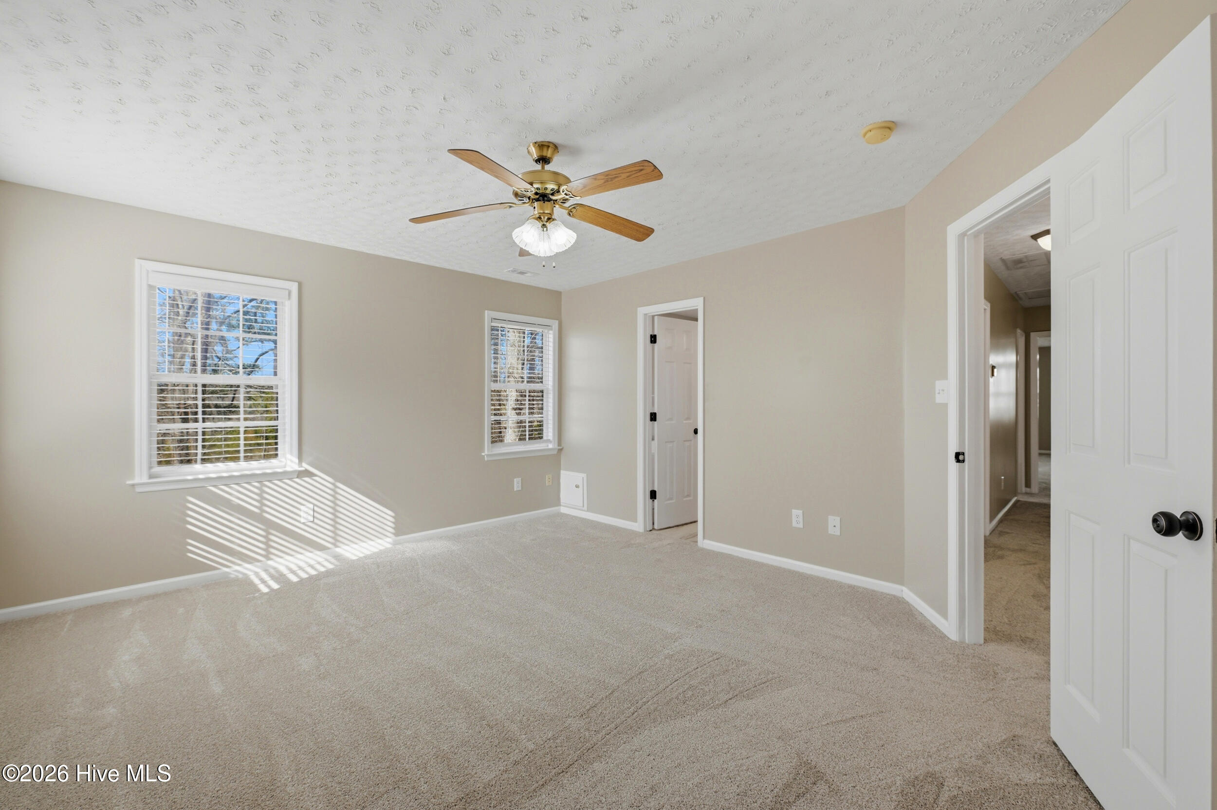 100559953 | Photo 25