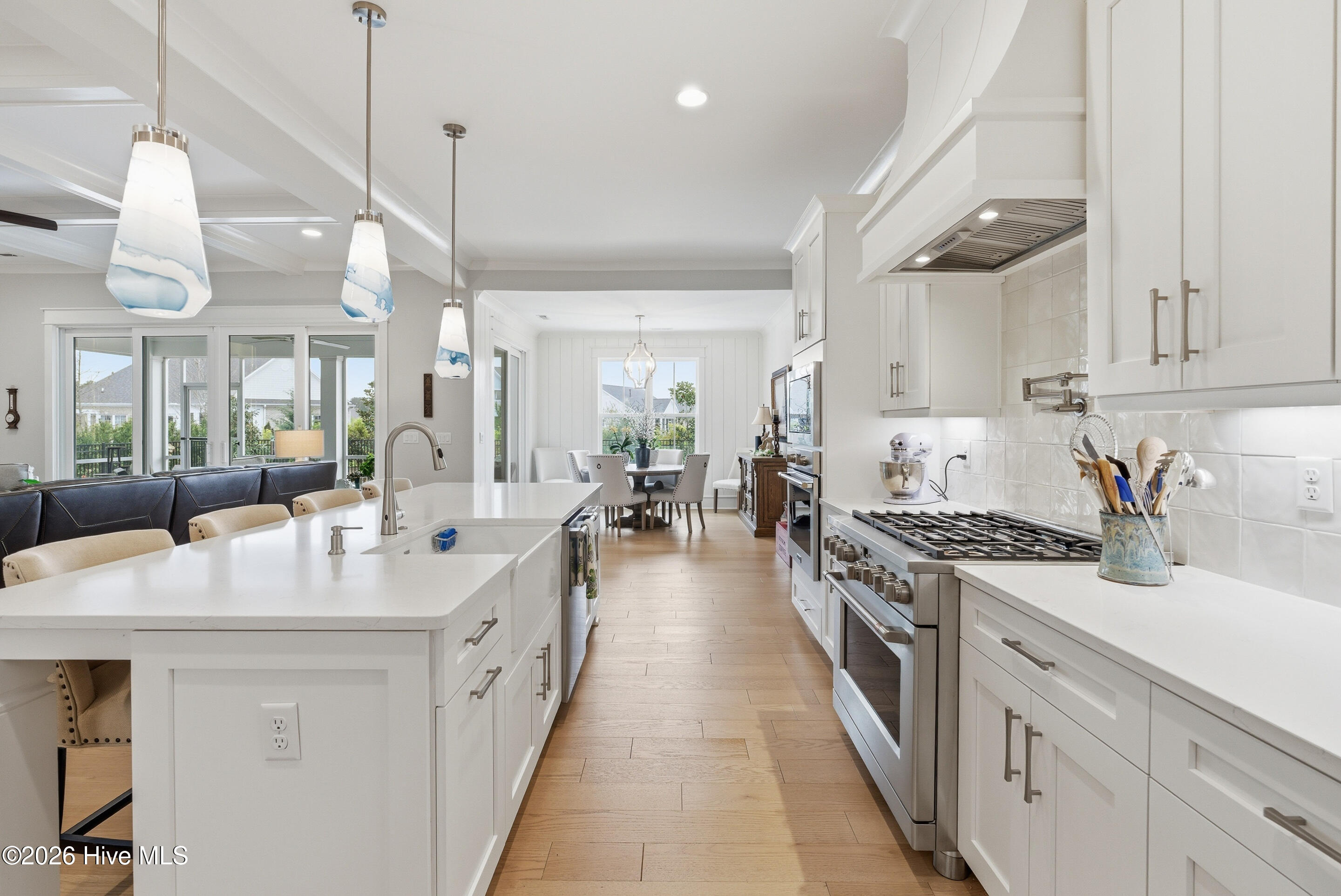 100562941 | Photo 16