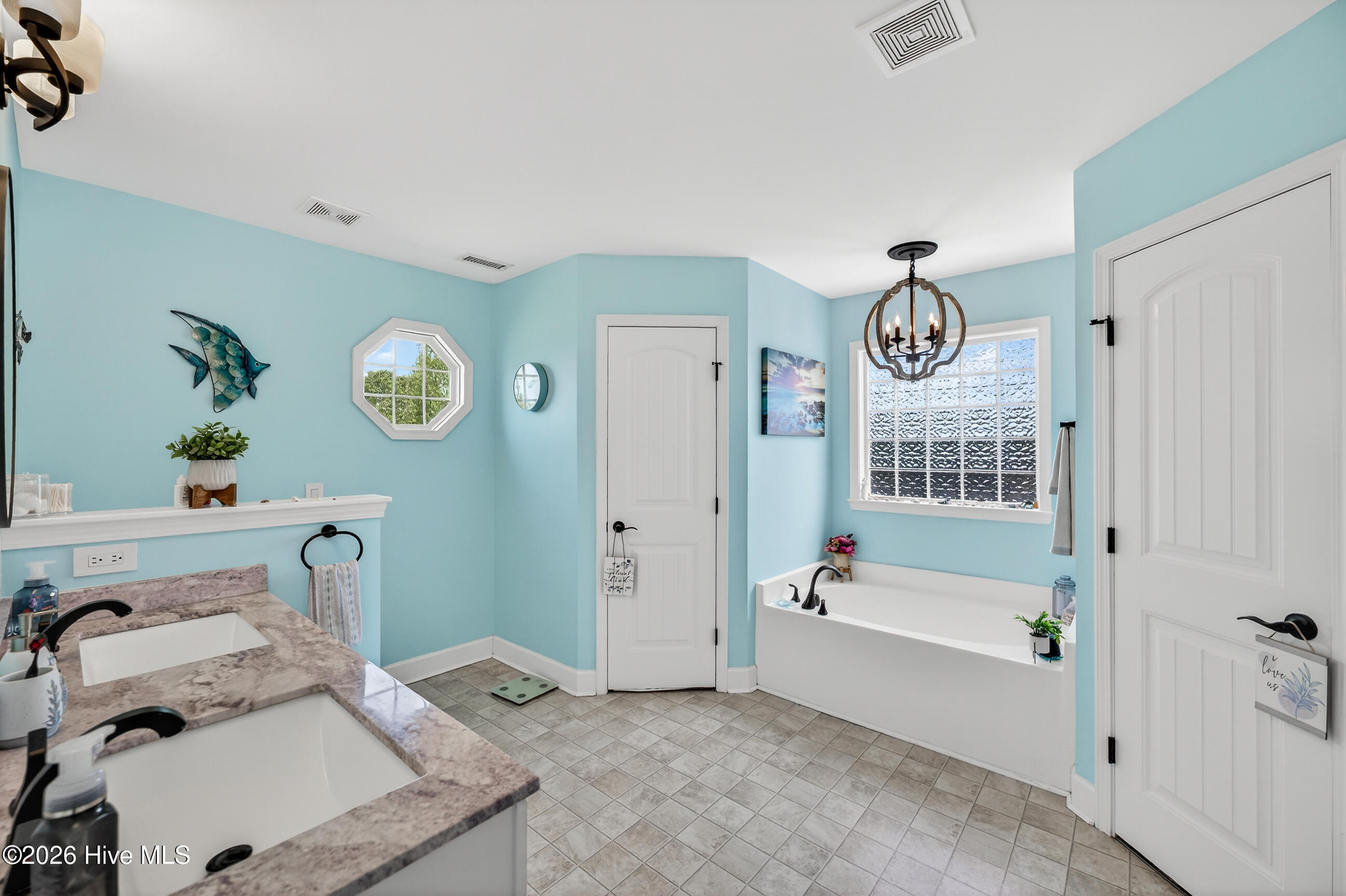 100567019 | Photo 27