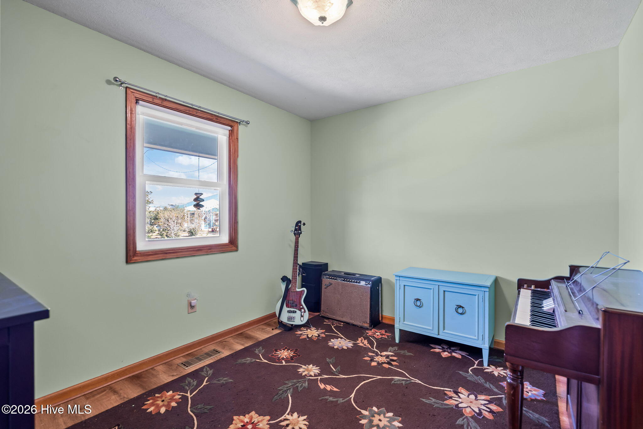 100569191 | Photo 37