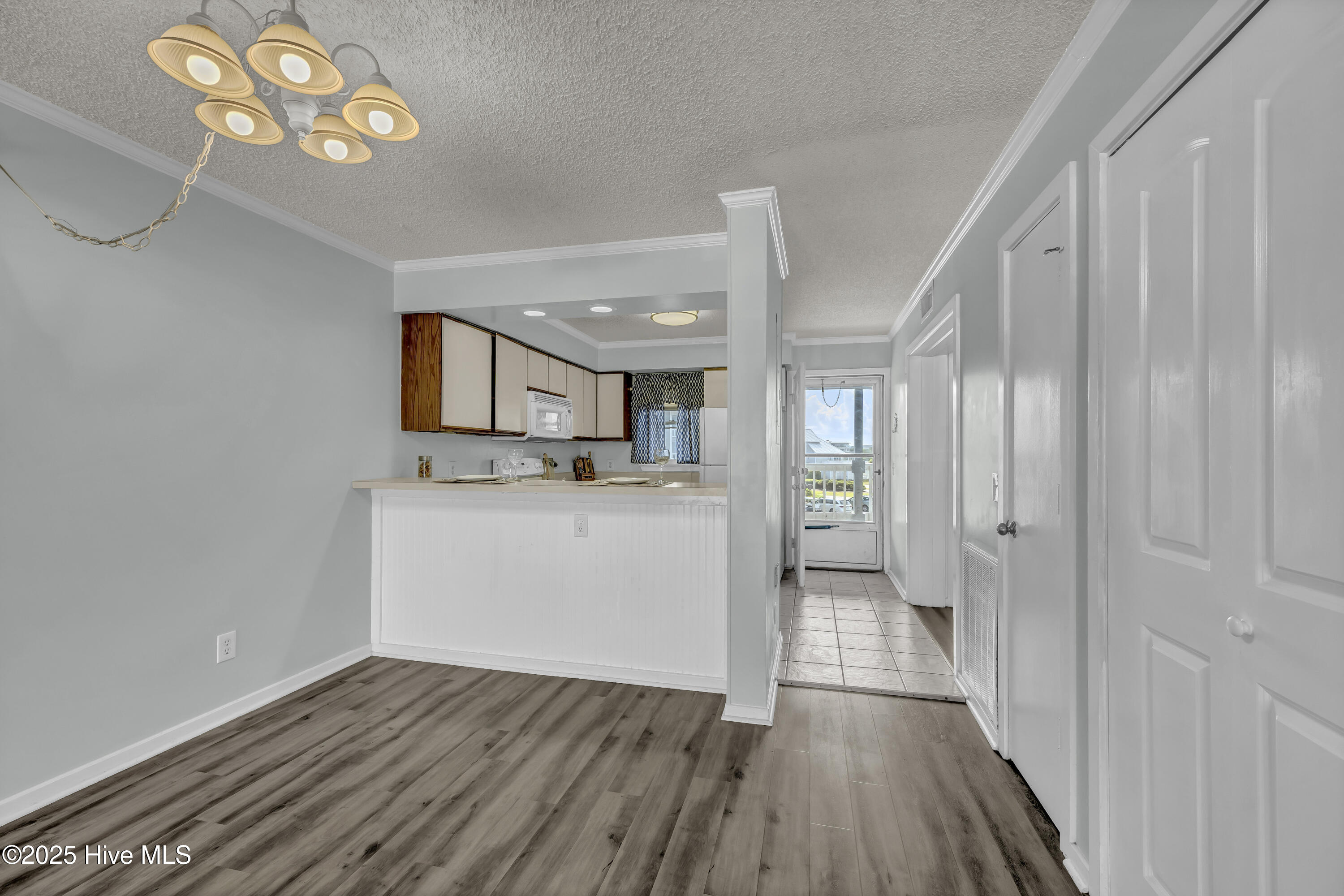 100516907 | Photo 12