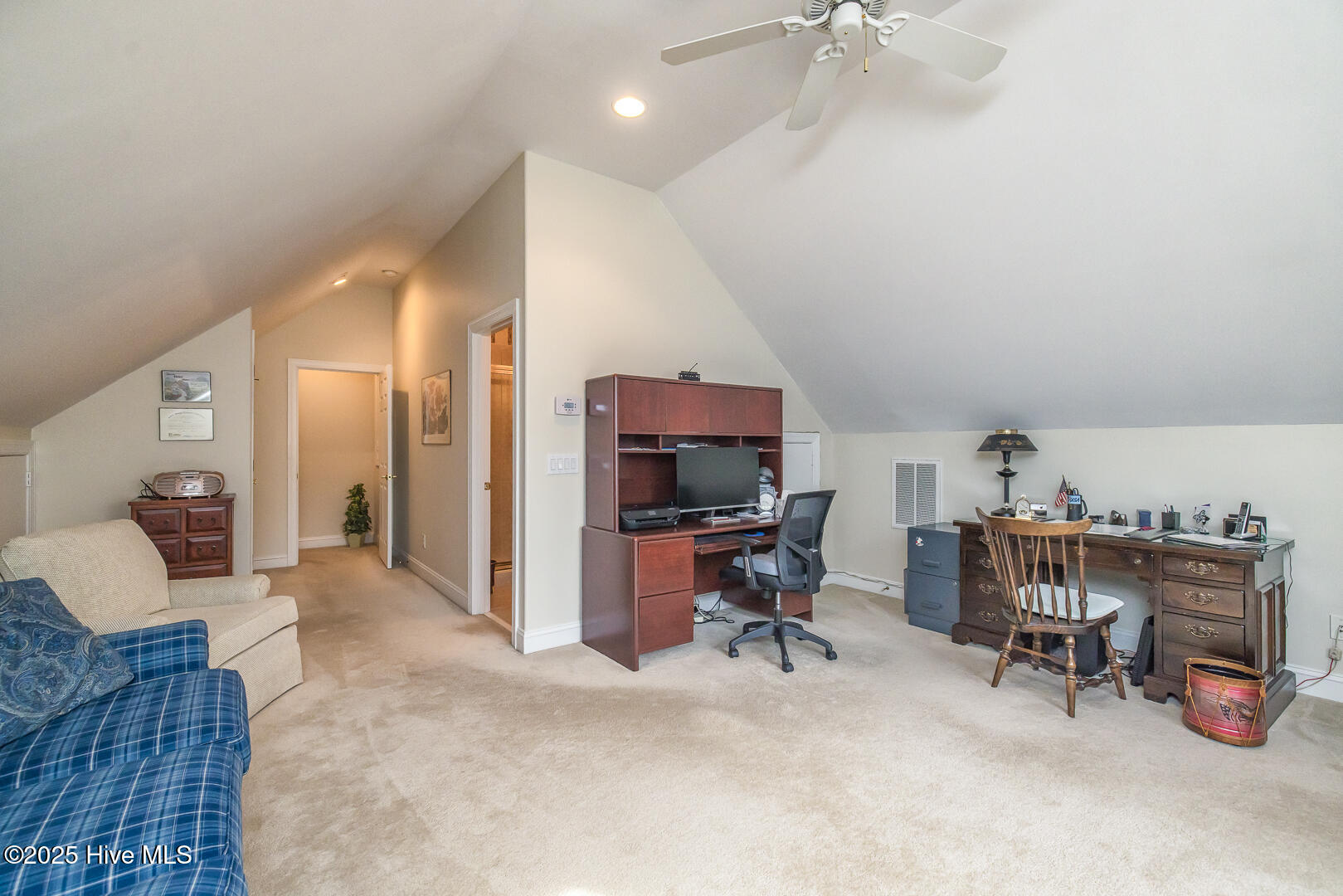 100538181 | Photo 47